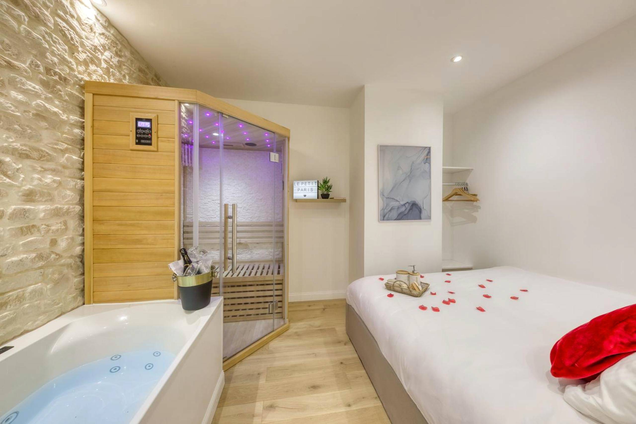 Photo du logement - Le Petit Paris - Cocon & Spa & Sauna