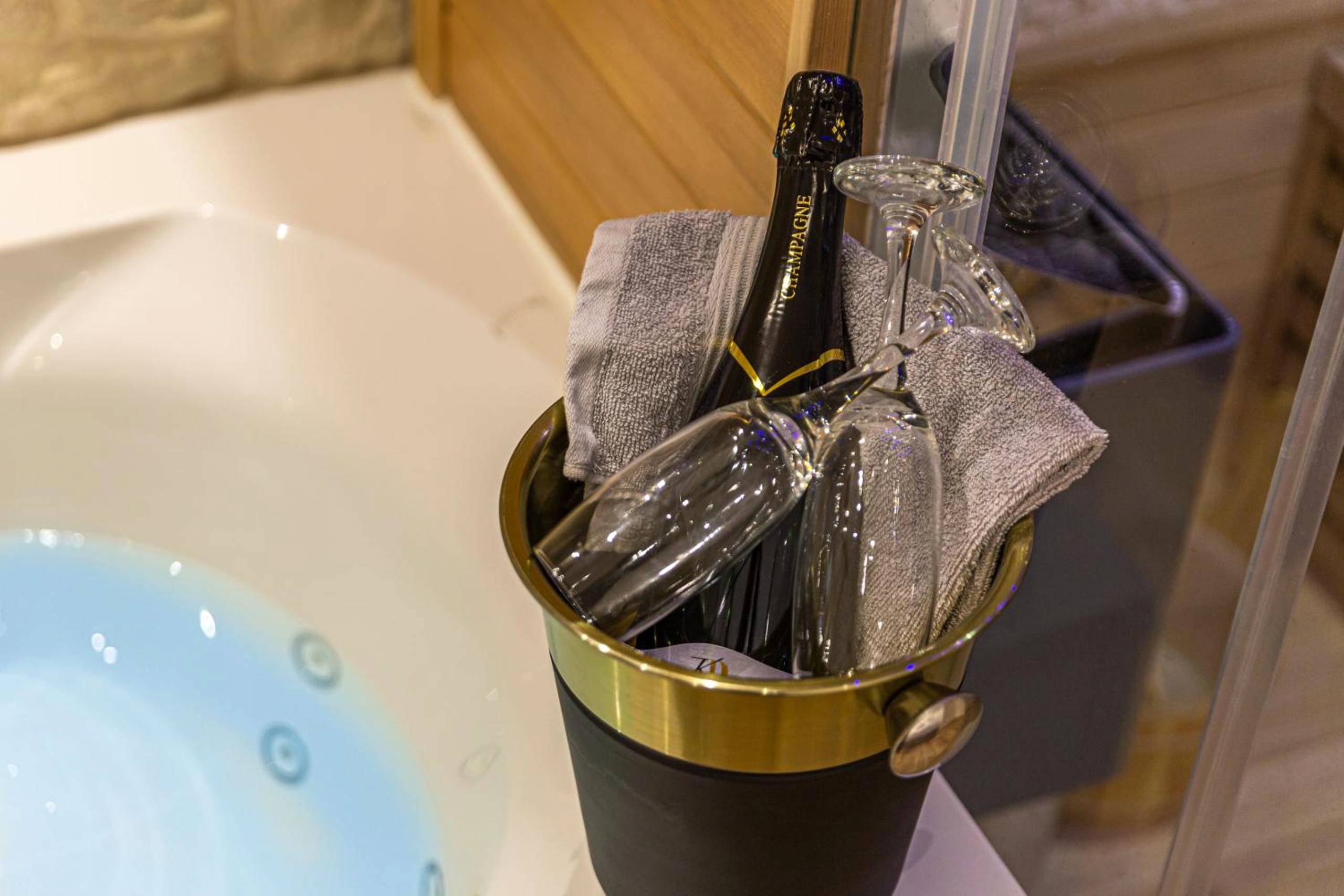 Photo du logement - Le Petit Paris - Cocon & Spa & Sauna