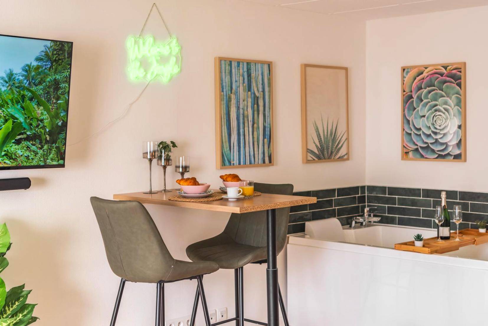 Photo du logement - La Petite Jungle Romantique - Balnéo et Détente