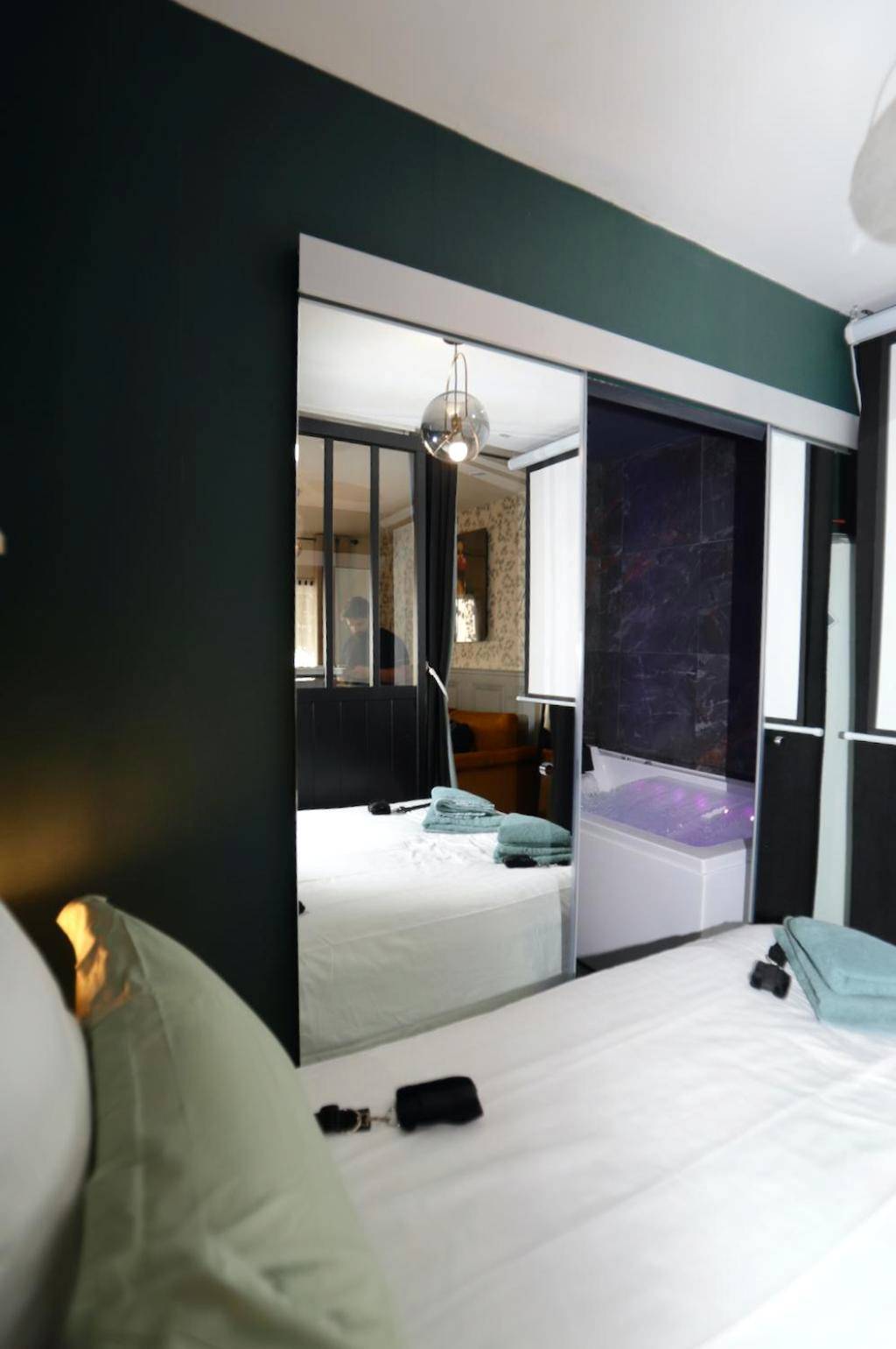 Vue du logement - LoveRoom La Petite Suite avec SPA