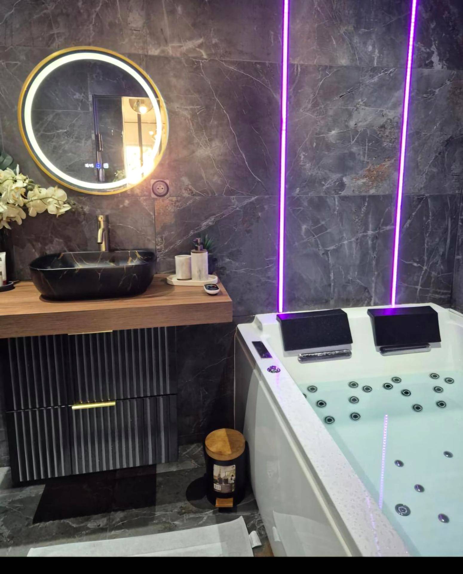 Photo du logement - LoveRoom La Petite Suite avec SPA