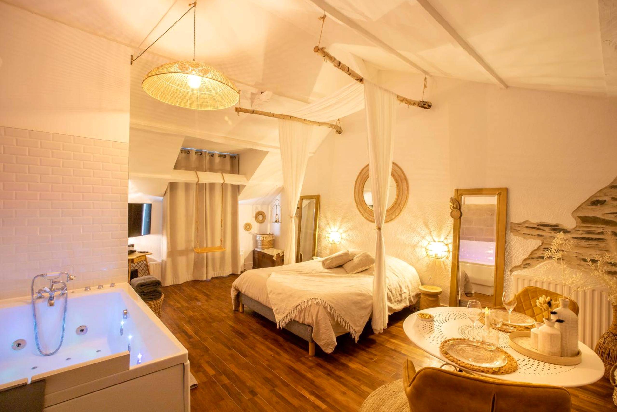 Photo du logement - Love Room Bohème Les Petits Plaisirs - Angers