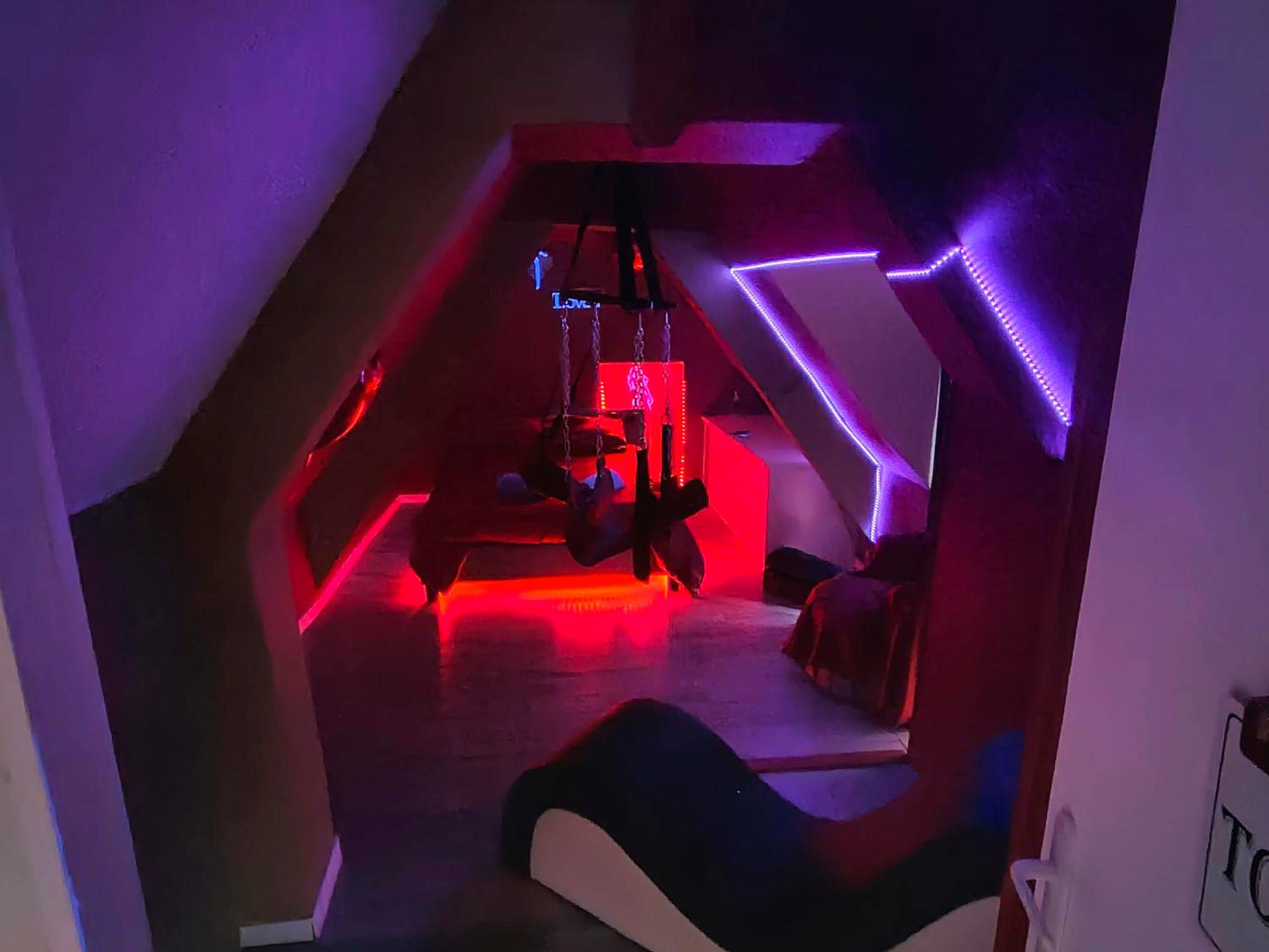 Balançoire érotique et sofa tantrique - Love Room Le Plessis - Grohan - Jacuzzi Au plaisir amoureux