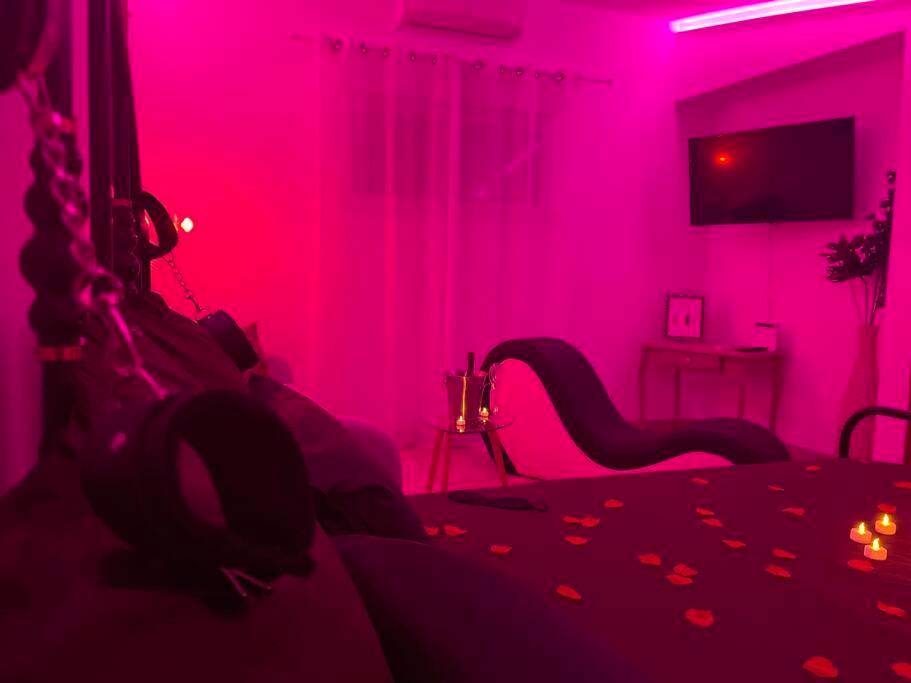 Chambre romantique avec divan tantrique - Plaisirs cachés - Love Room -