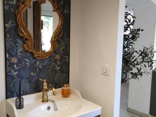 Meuble vasque avec miroir doré baroque - Plaisirs cachés - Love Room -