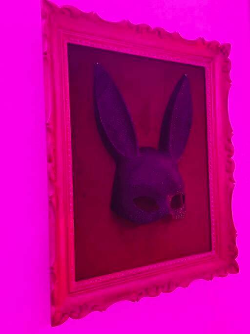 Cadre décoratif avec masque de lapin - Plaisirs cachés - Love Room -