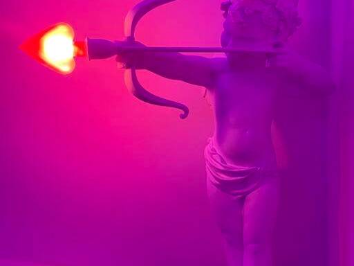 Statue de Cupidon avec flèche lumineuse - Plaisirs cachés - Love Room -