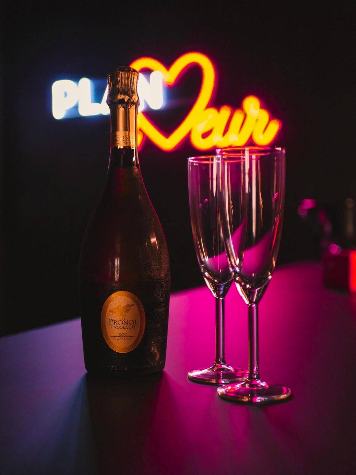 Bouteille de Prosecco et deux flûtes - PLAN COEUR Romantic Experience & Spa