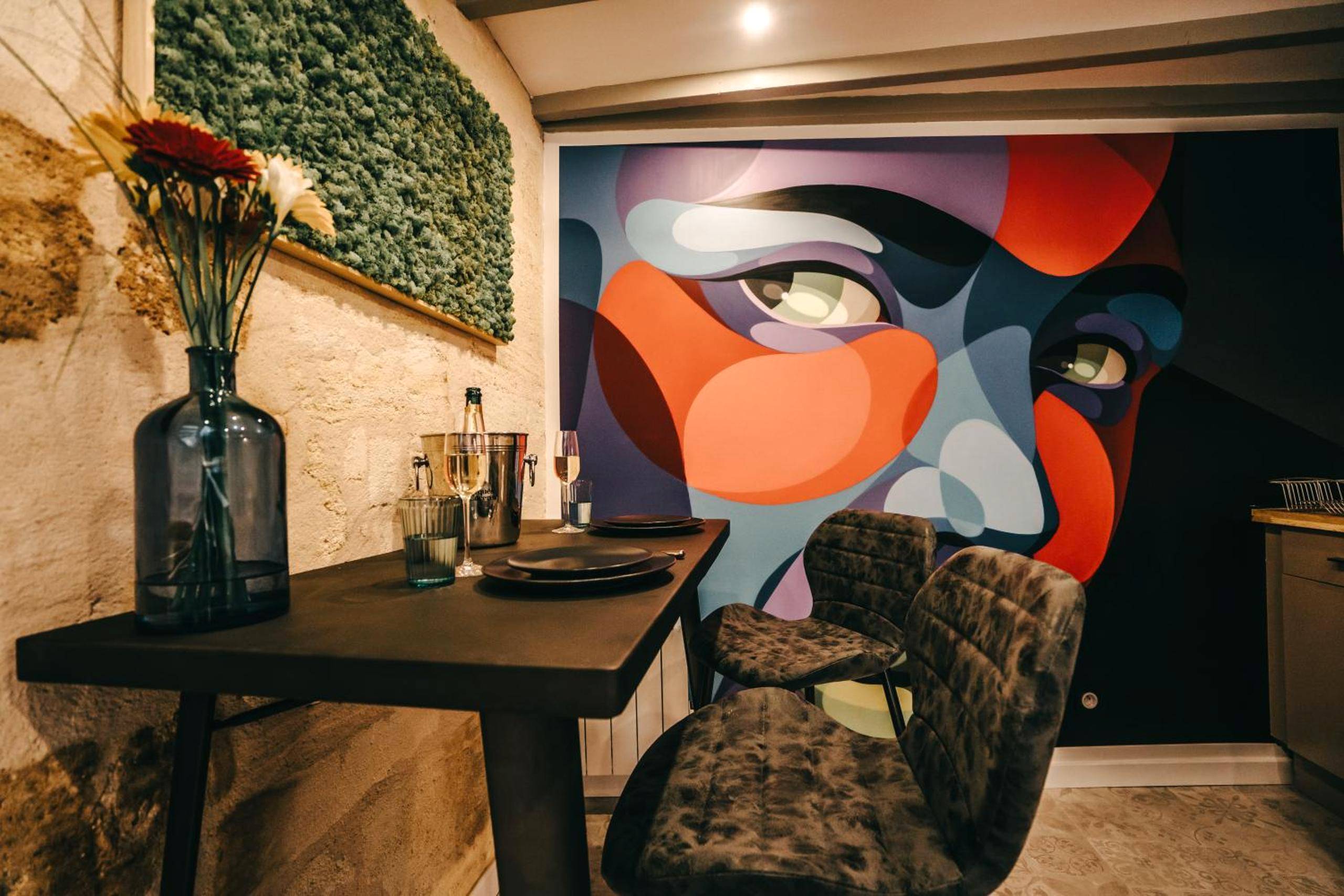 Vue du logement - LOVE ROOM Bordeaux Playroom avec salle de jeux pour adultes et lit à eau chauffant