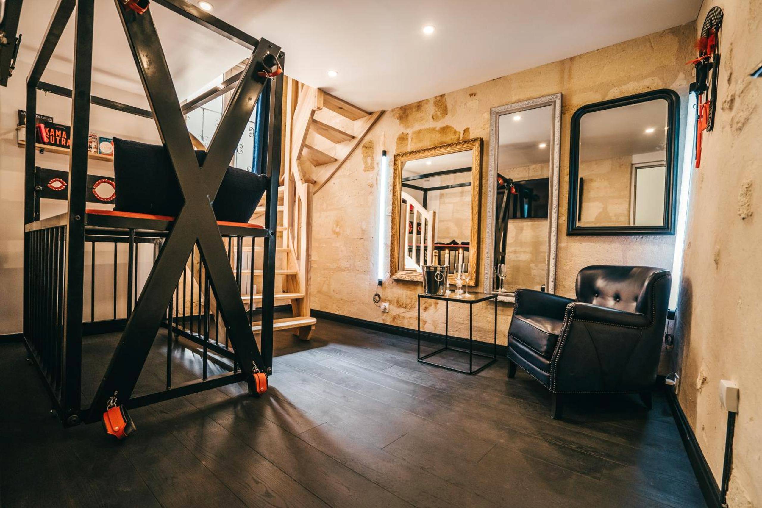 Vue du logement - LOVE ROOM Bordeaux Playroom avec salle de jeux pour adultes et lit à eau chauffant