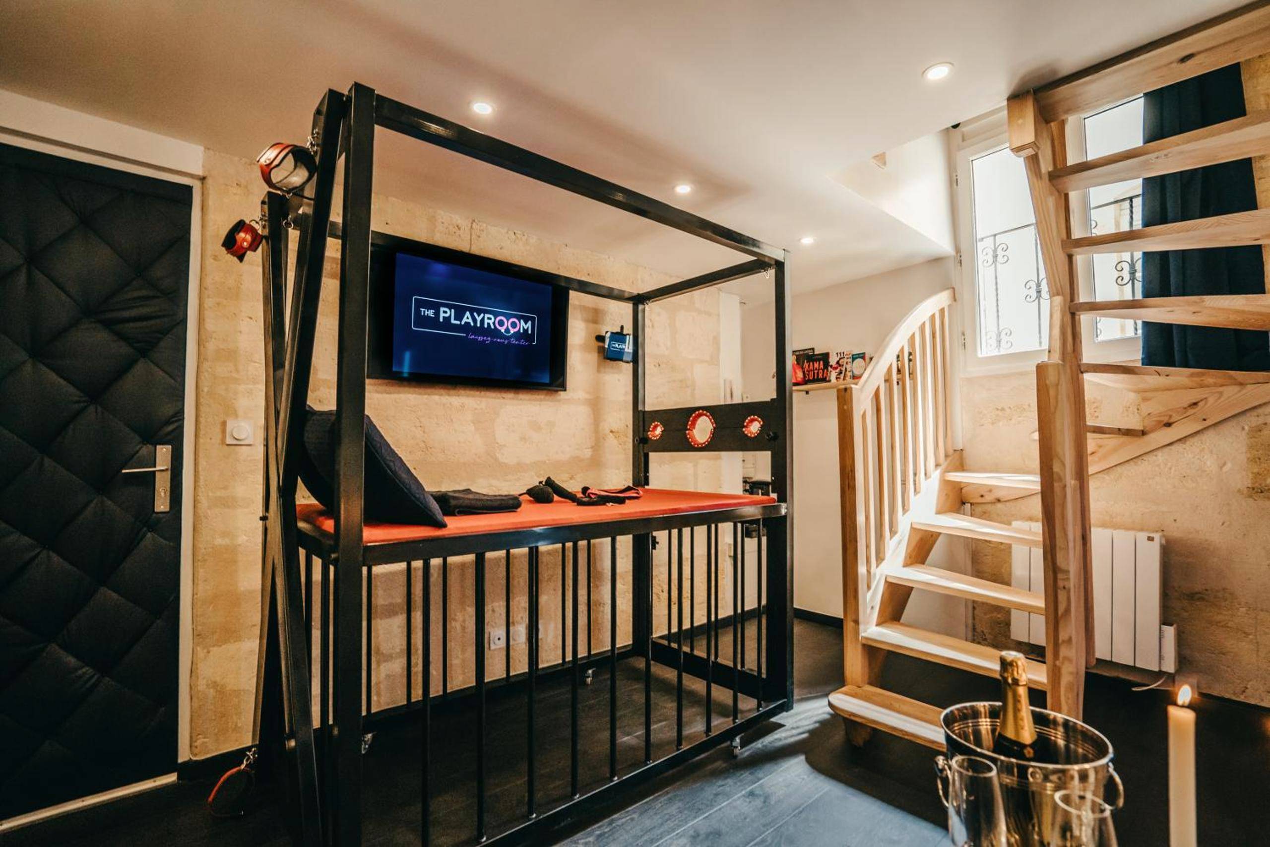 Vue du logement - LOVE ROOM Bordeaux Playroom avec salle de jeux pour adultes et lit à eau chauffant