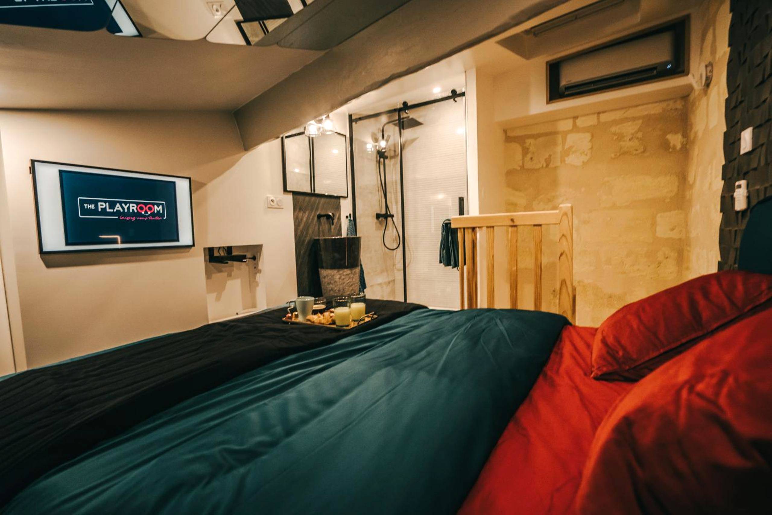 Photo du logement - LOVE ROOM Bordeaux Playroom avec salle de jeux pour adultes et lit à eau chauffant - Bordeaux