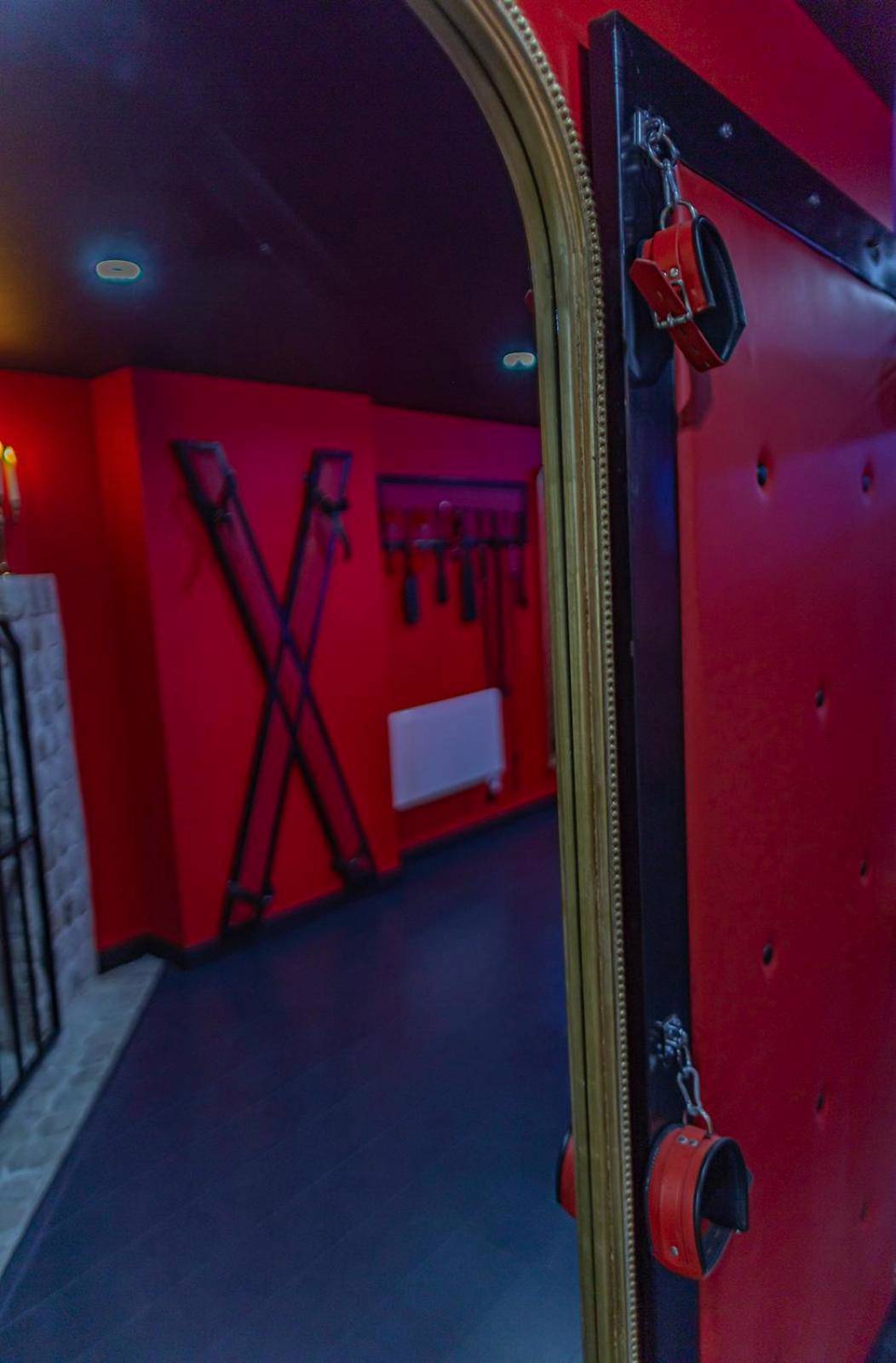 Photo - Playroom XXL Loft LOVE Room avec Espace spa Terrasse vue sur les toits Salle de jeux pour... - Libourne