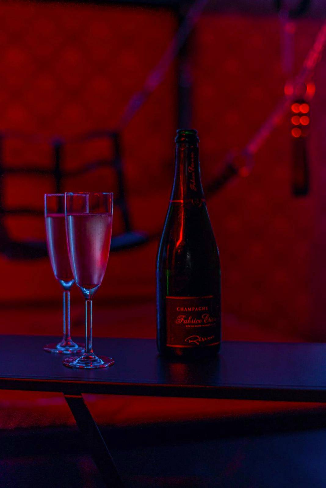 Photo - Playroom XXL Loft LOVE Room avec Espace spa Terrasse vue sur les toits Salle de jeux pour... - Libourne