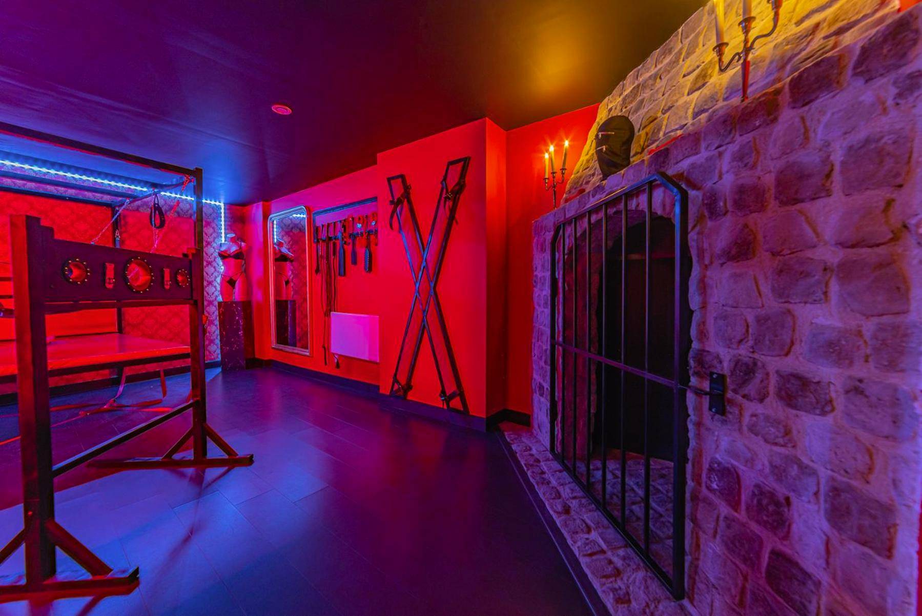 Photo - Playroom XXL Loft LOVE Room avec Espace spa Terrasse vue sur les toits Salle de jeux pour...