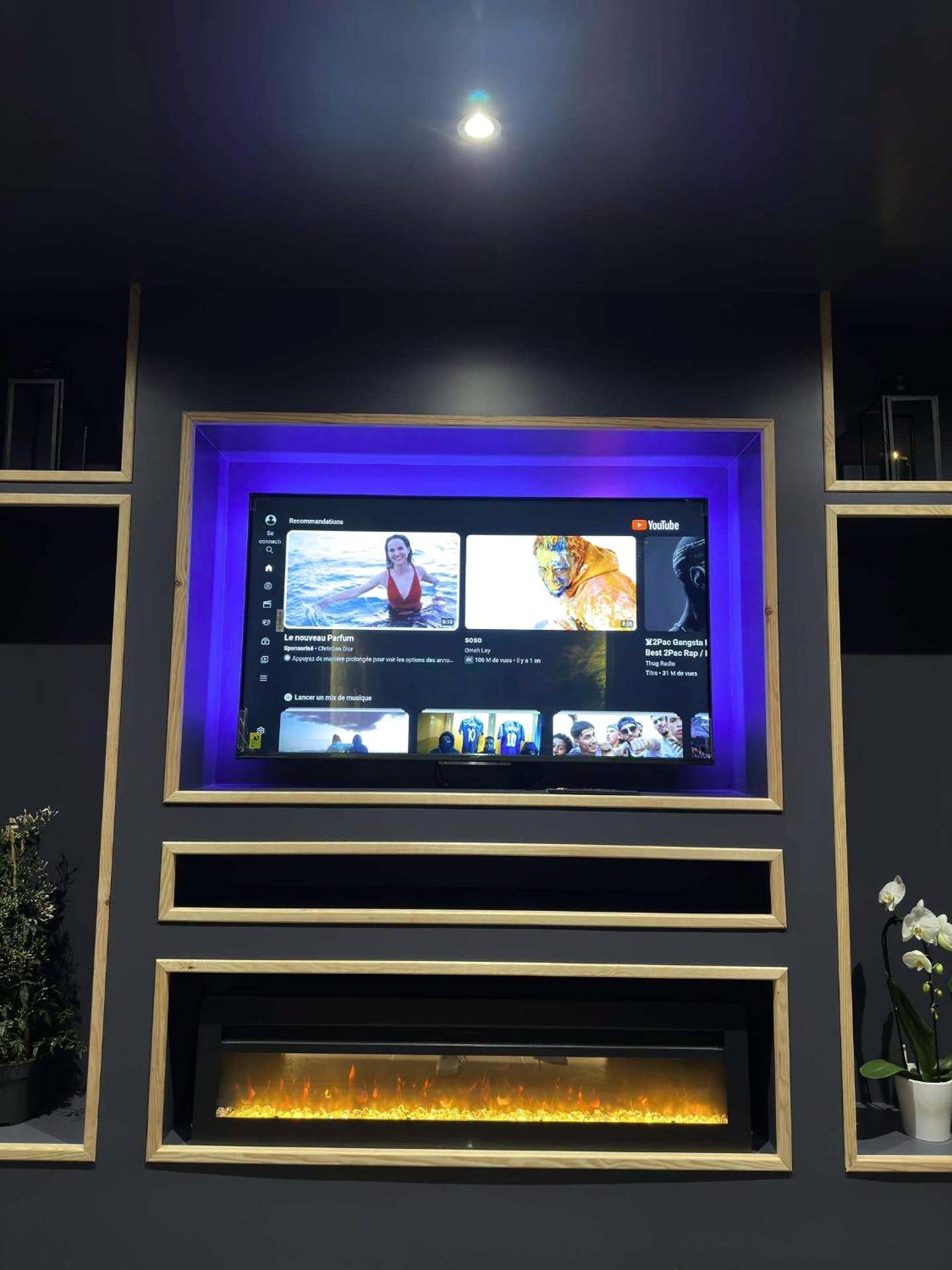 Écran plat et cheminée électrique intégrés - Pool47spa