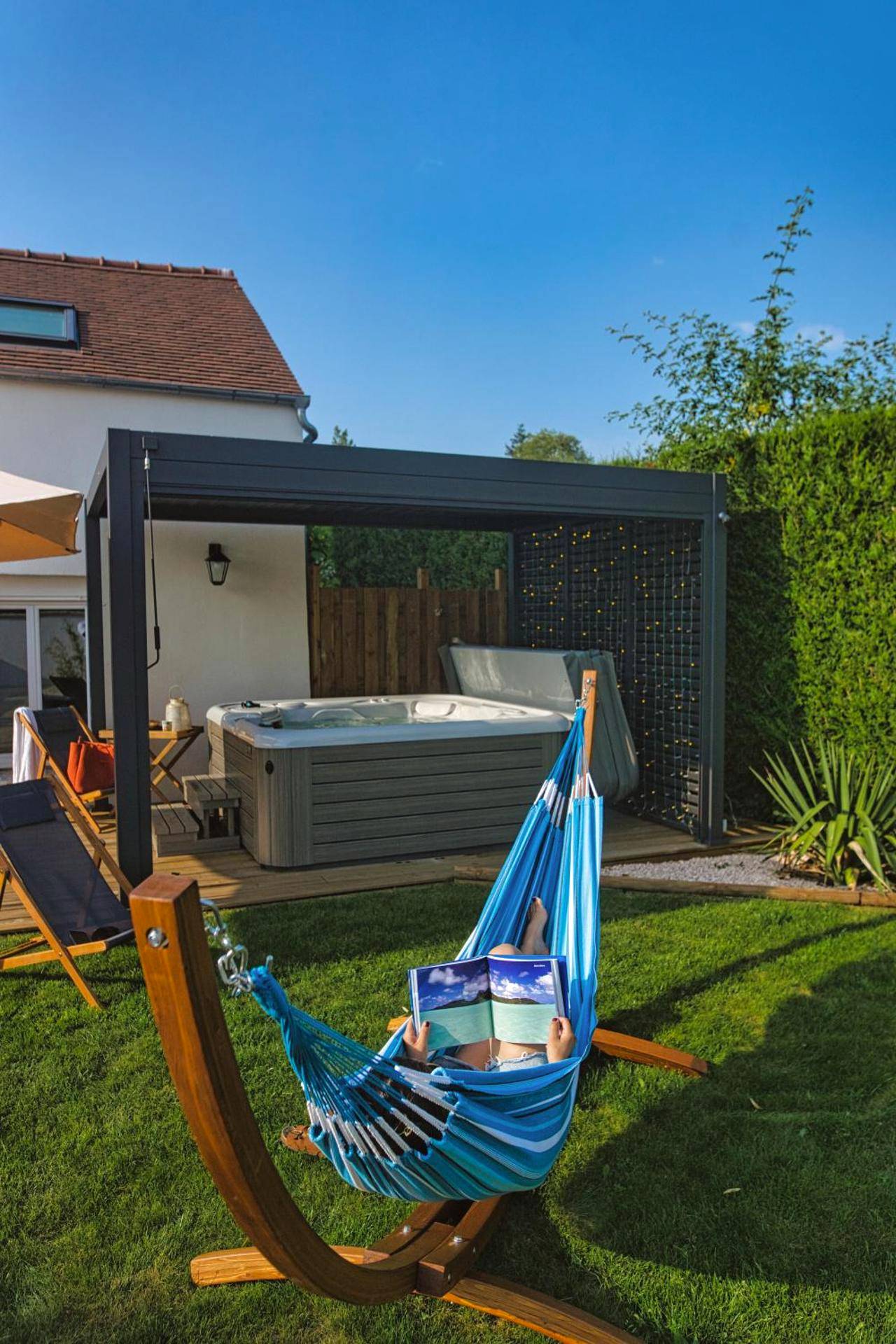 Photo du logement - PrestigeLodgesFontainebleau, Maison polynésienne & jacuzzi privé - Melun