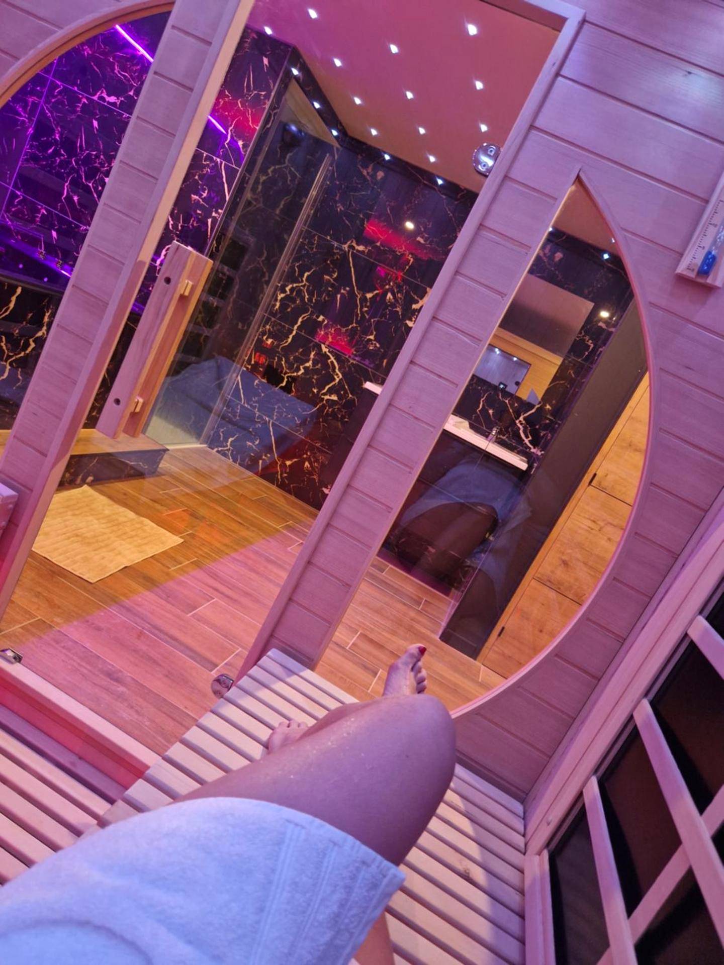 Photo du logement - La prestigieuse Sauna Balnéo Ciné - Roannes - Saint - Mary