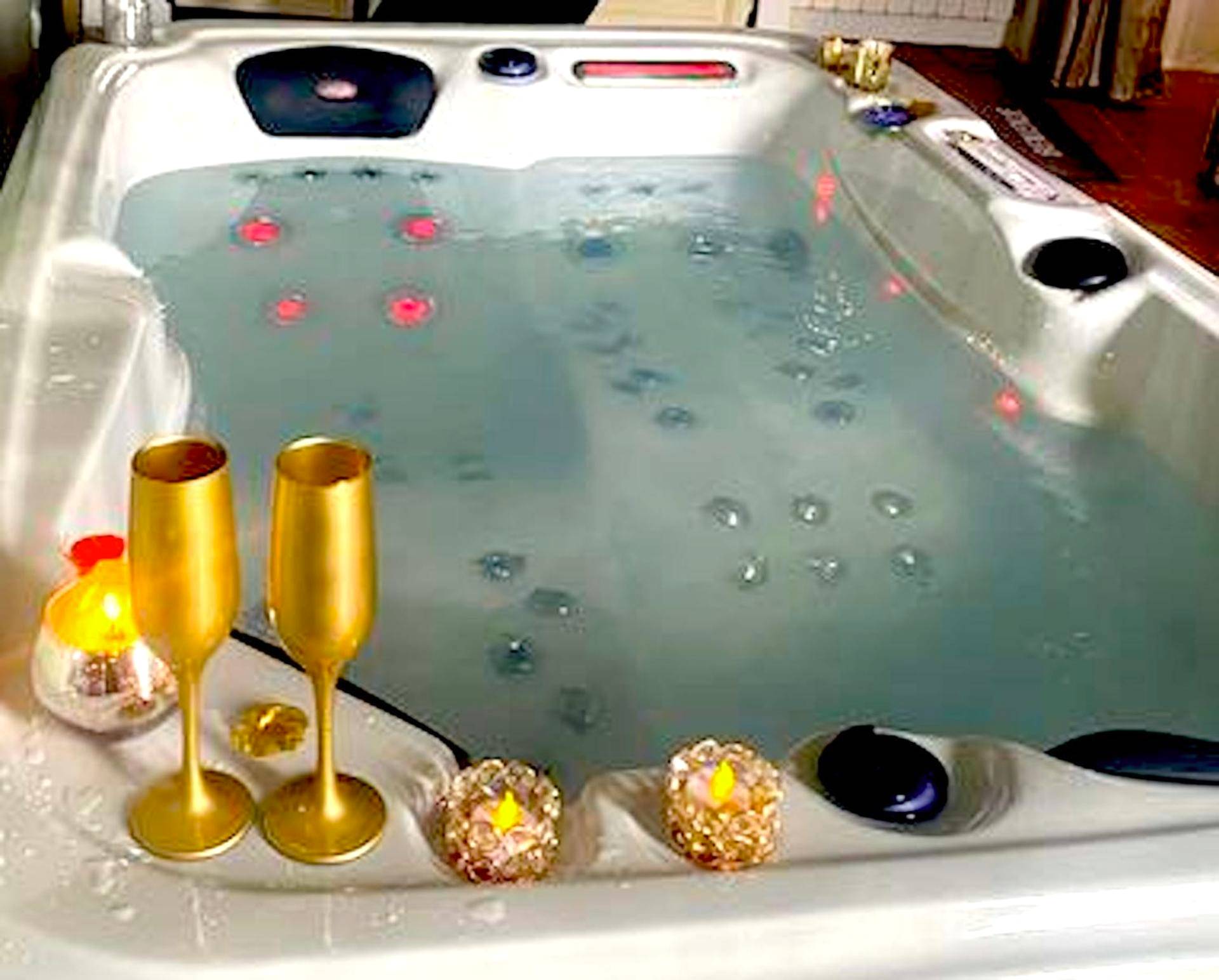 Photo du logement - LE PRIEURE - Suites romantiques spa privatif, piscine, jardin, massages proche de Toulouse - Verfeil