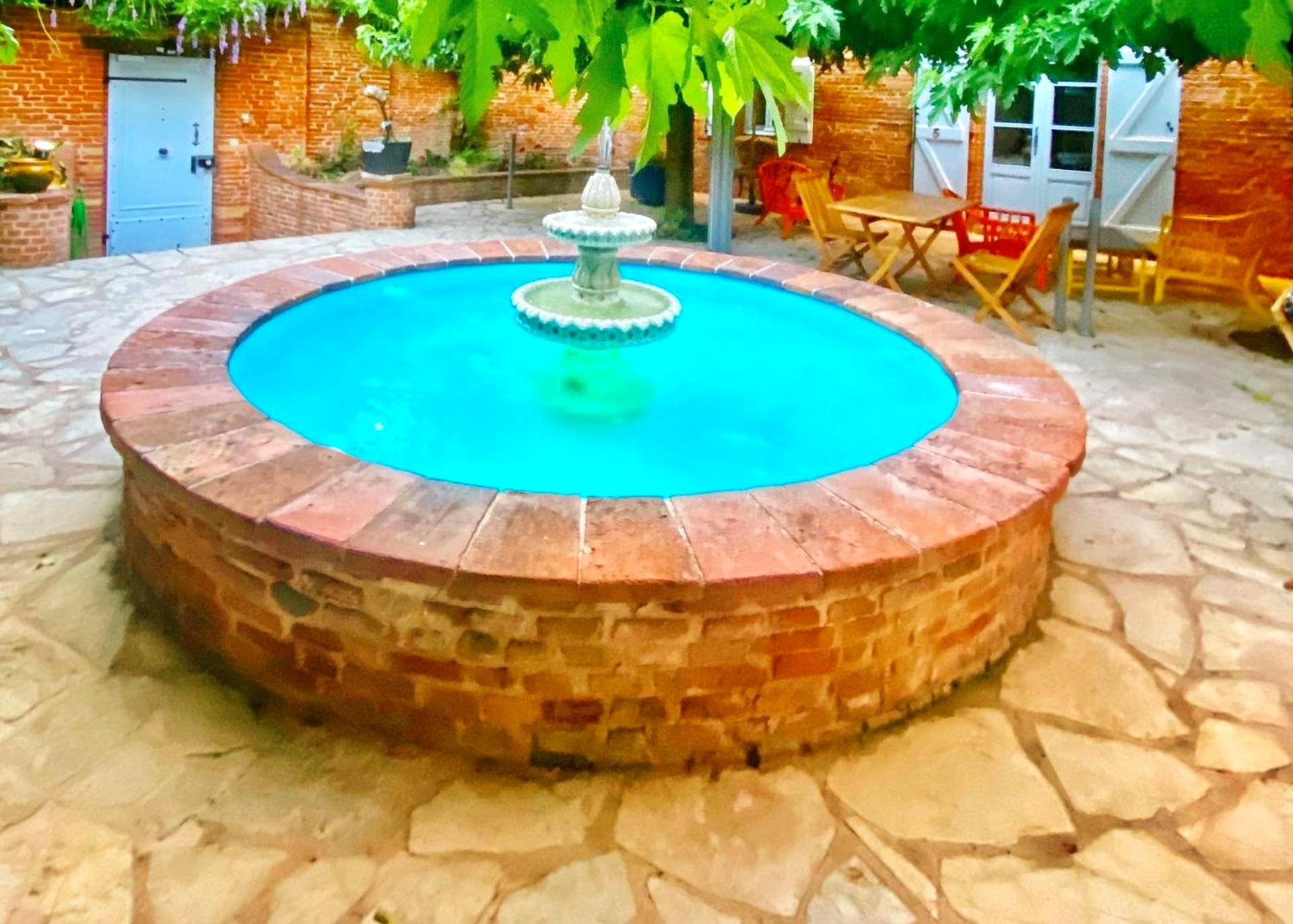 Photo du logement - LE PRIEURE - Suites romantiques spa privatif, piscine, jardin, massages proche de Toulouse