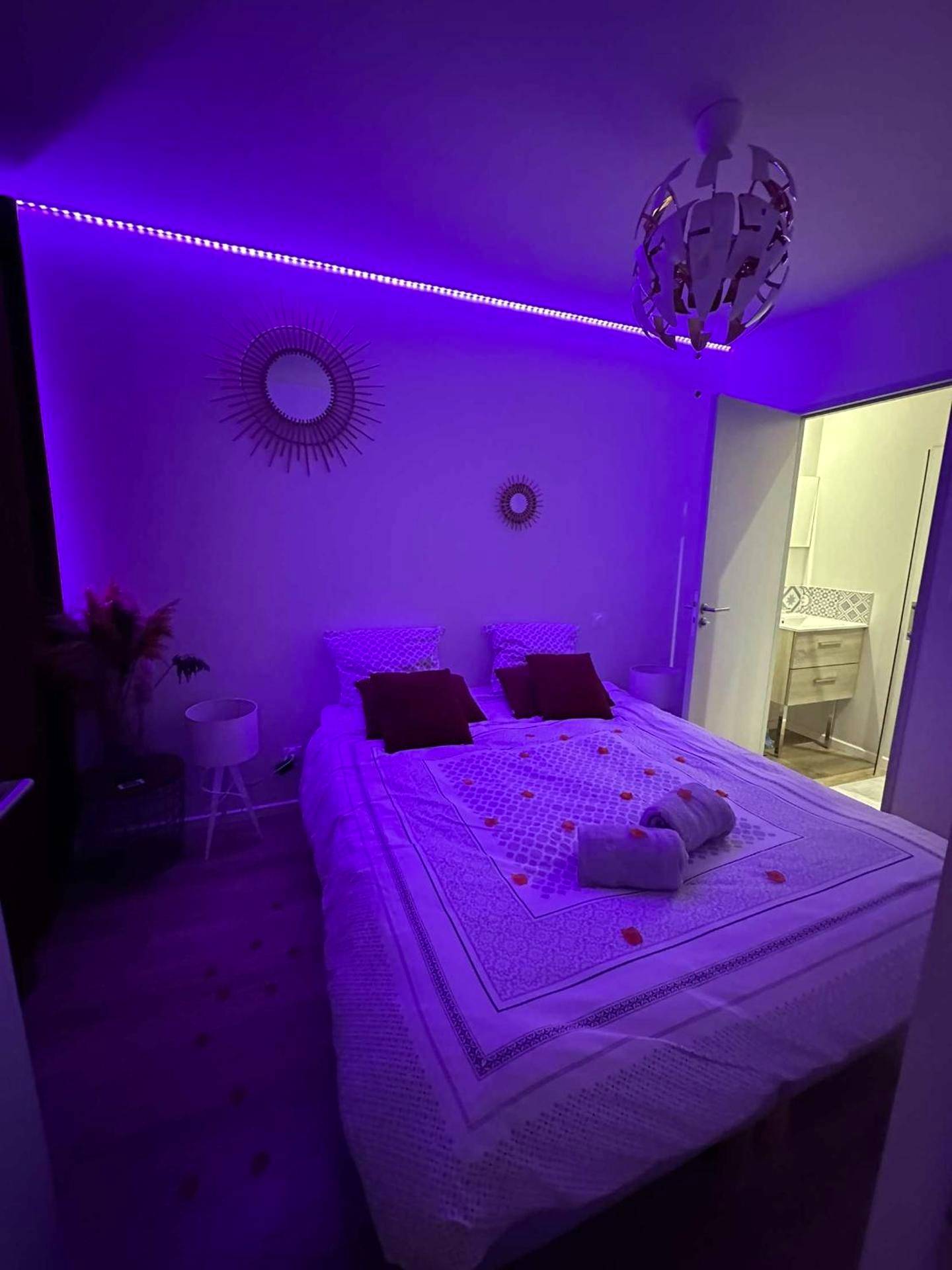 Photo du logement - Priv8Spa New Love Room Jacuzzi Privée