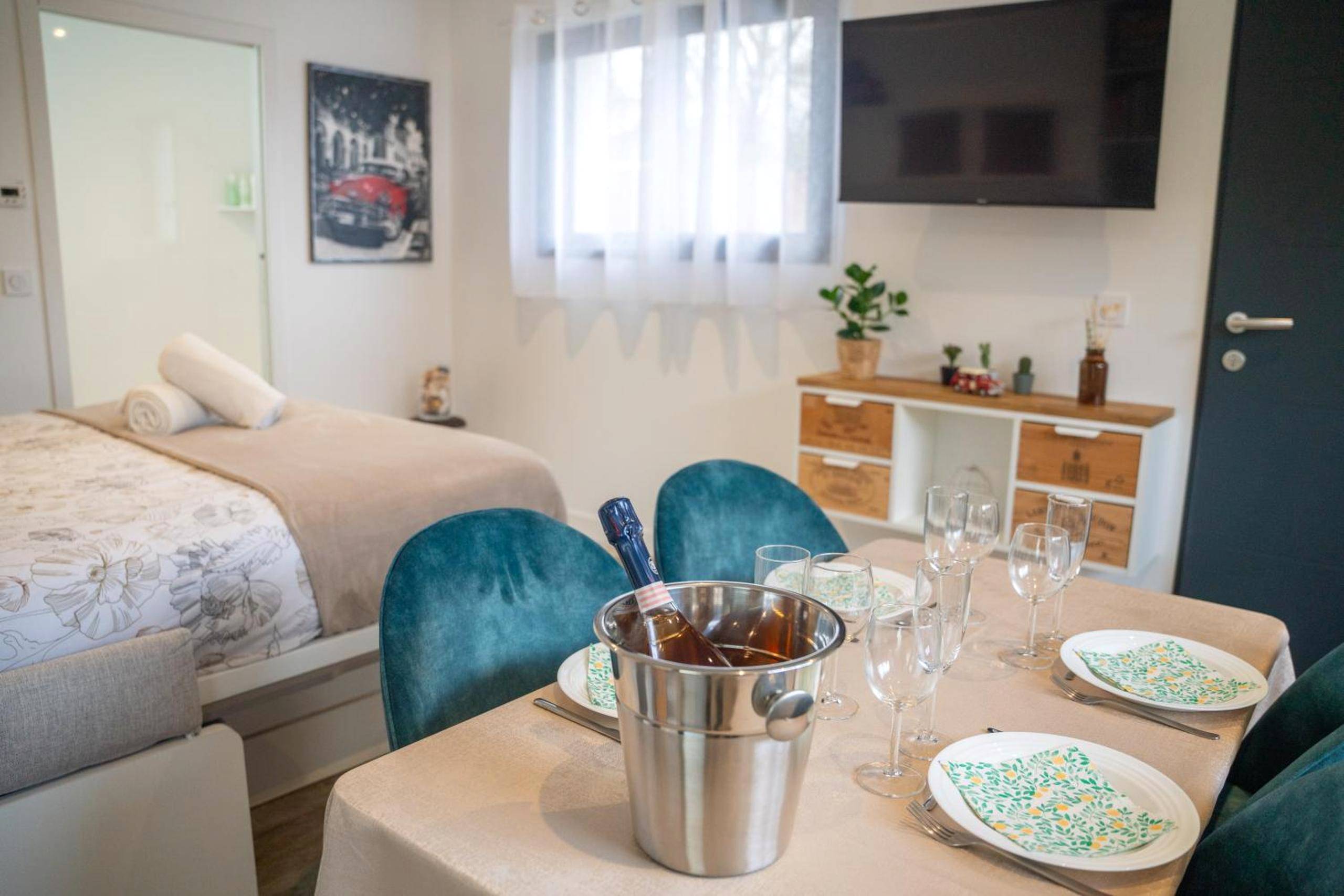 Photo du logement - Projecteur sur ma bulle - Studio Viens dans ma bulle avec JACUZZI privé - Vertou