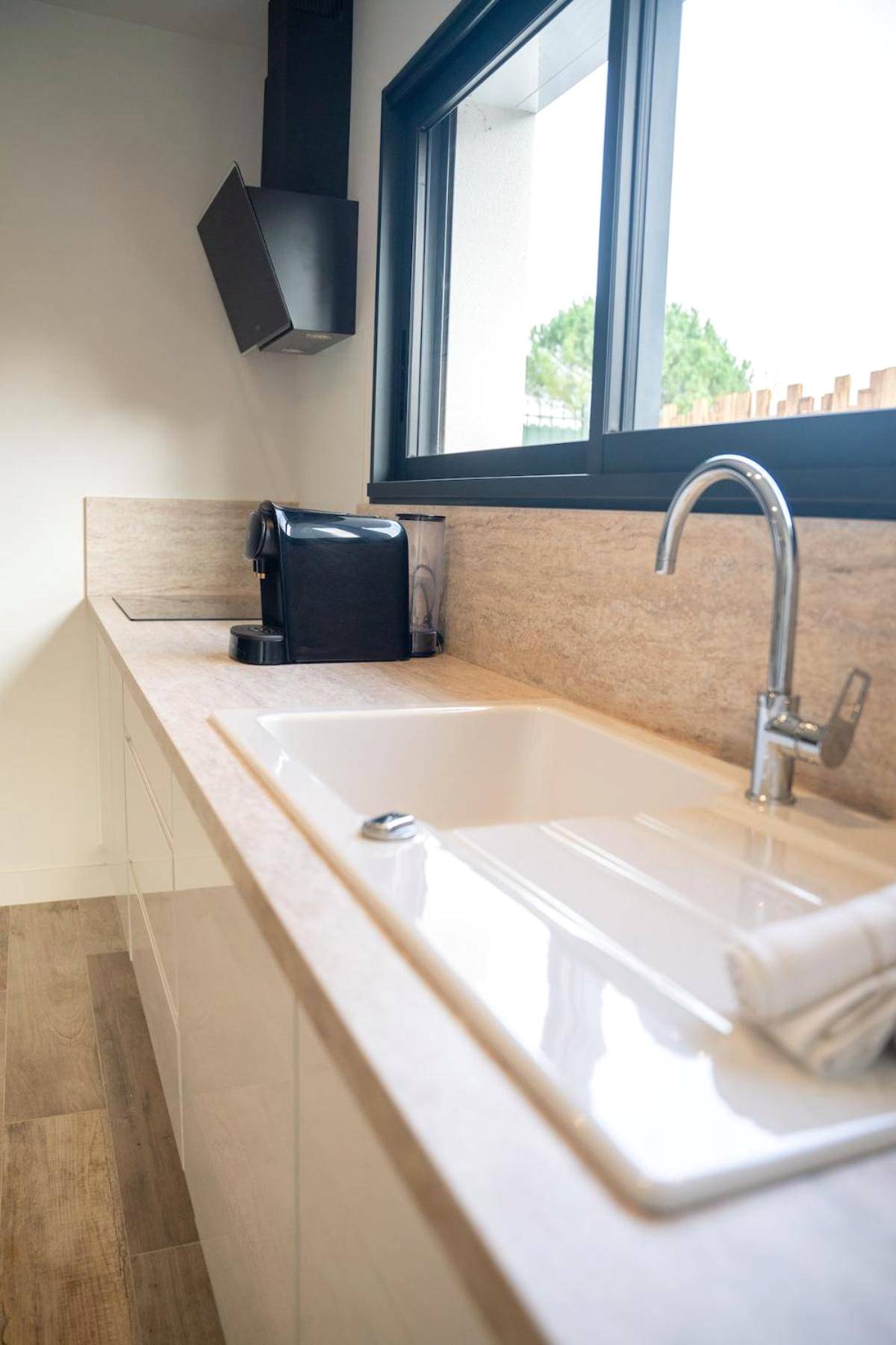 Photo du logement - Projecteur sur ma bulle - Studio Viens dans ma bulle avec JACUZZI privé