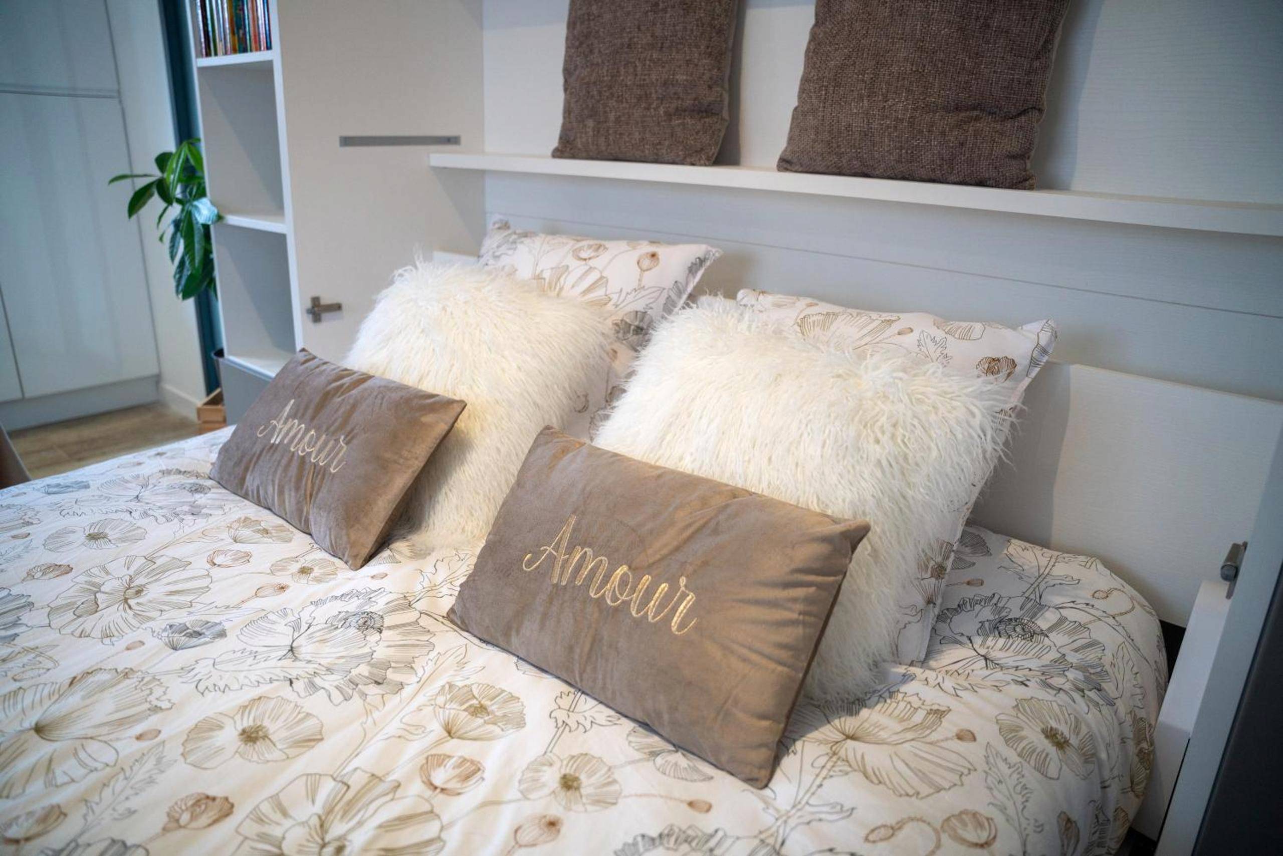 Photo du logement - Projecteur sur ma bulle - Studio Viens dans ma bulle avec JACUZZI privé - Vertou