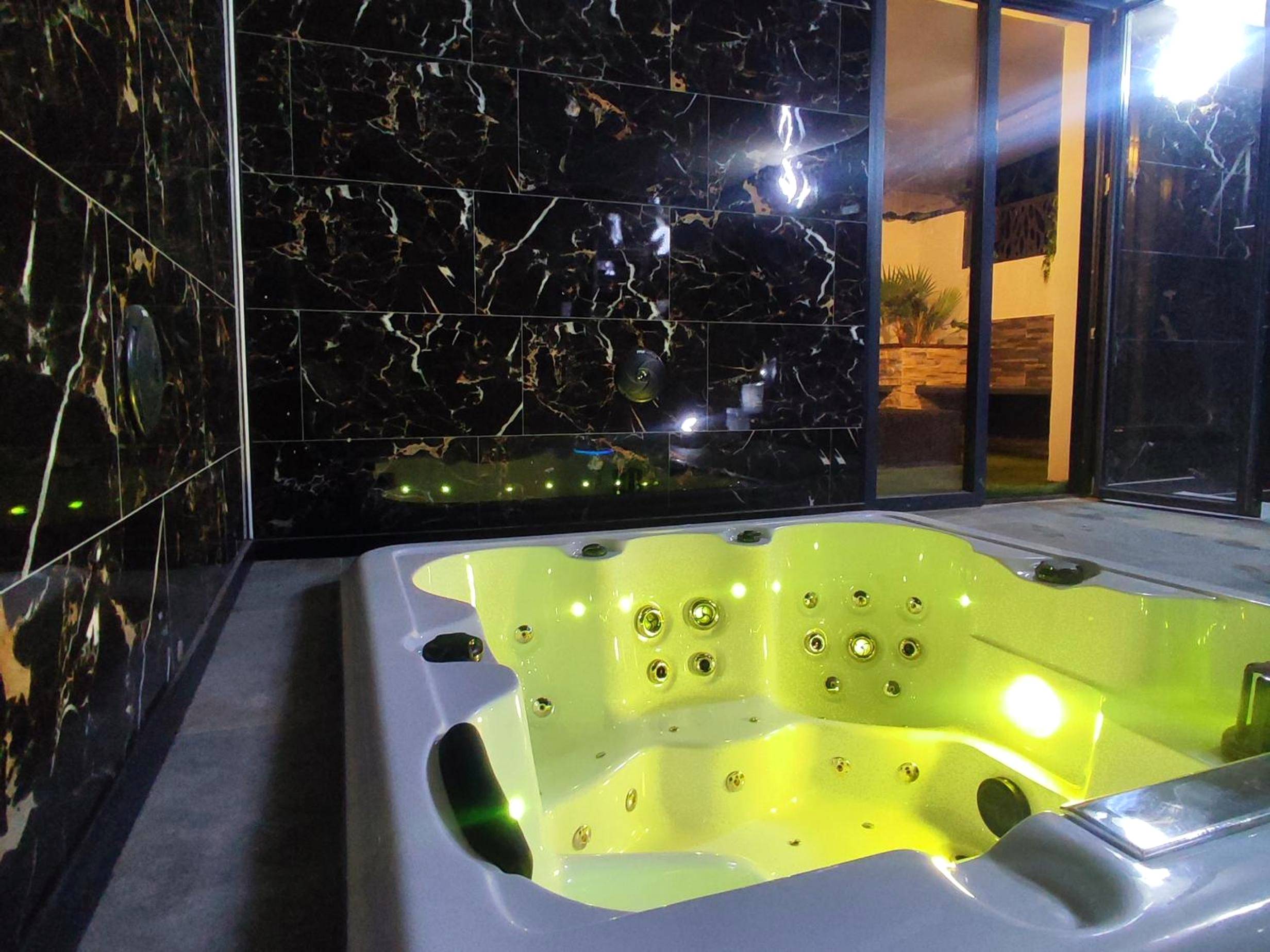 Photo du logement - R luxury piscine et spa privatifs