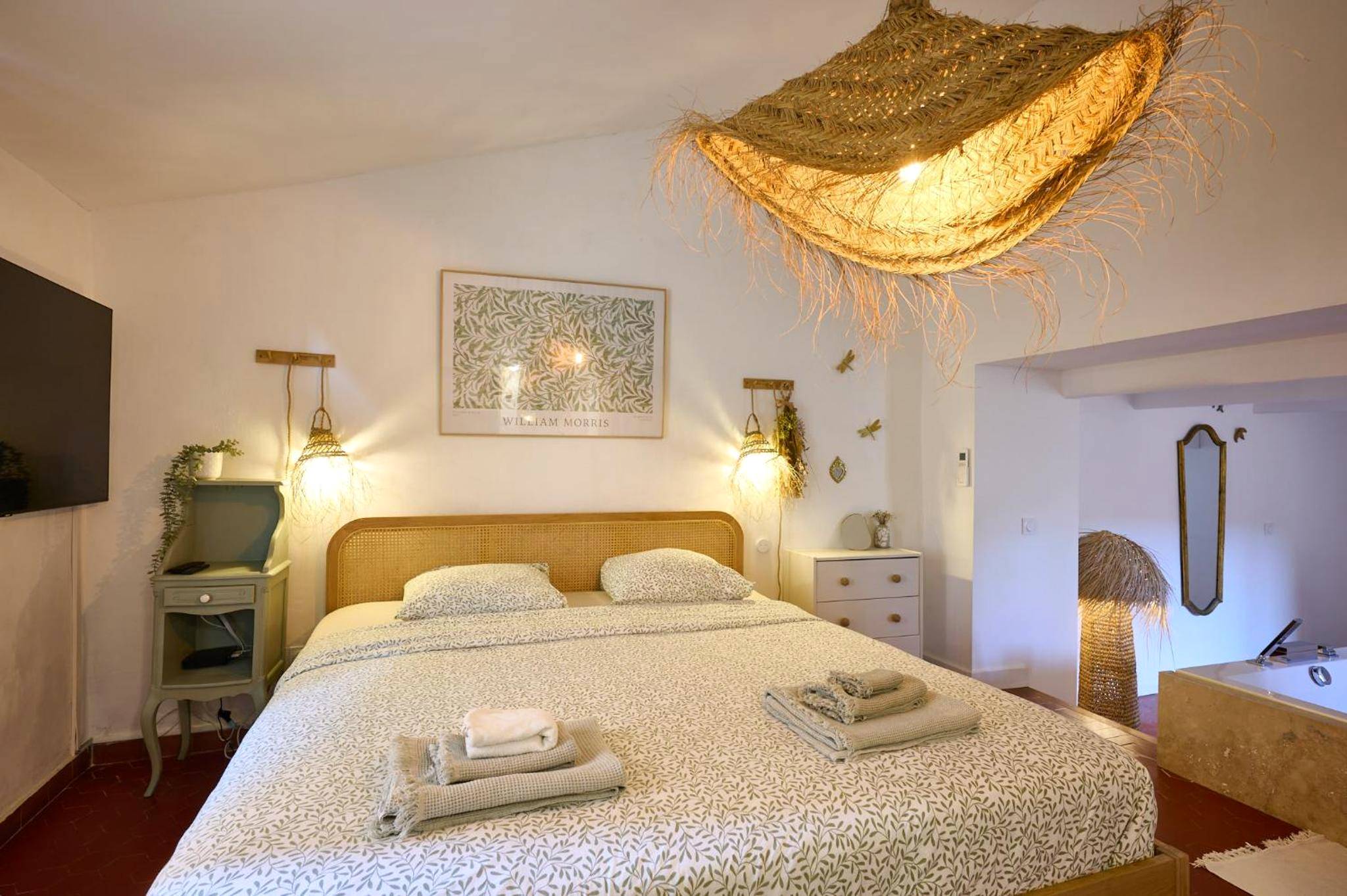 Lit double avec luminaires en fibres naturelles - La Recampado