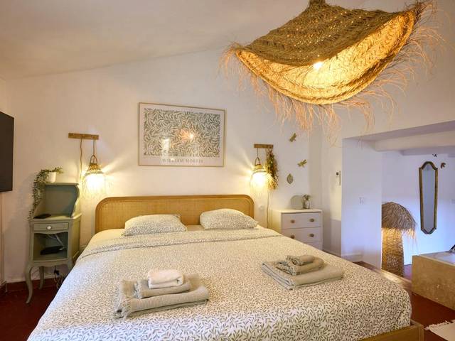 Lit double avec luminaires en fibres naturelles - La Recampado