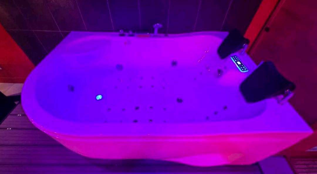 Photo du logement - Appartement balnéo et sauna privés The Red Room