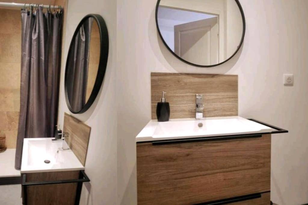 Photo du logement - Appartement balnéo et sauna privés The Red Room - Mauguio