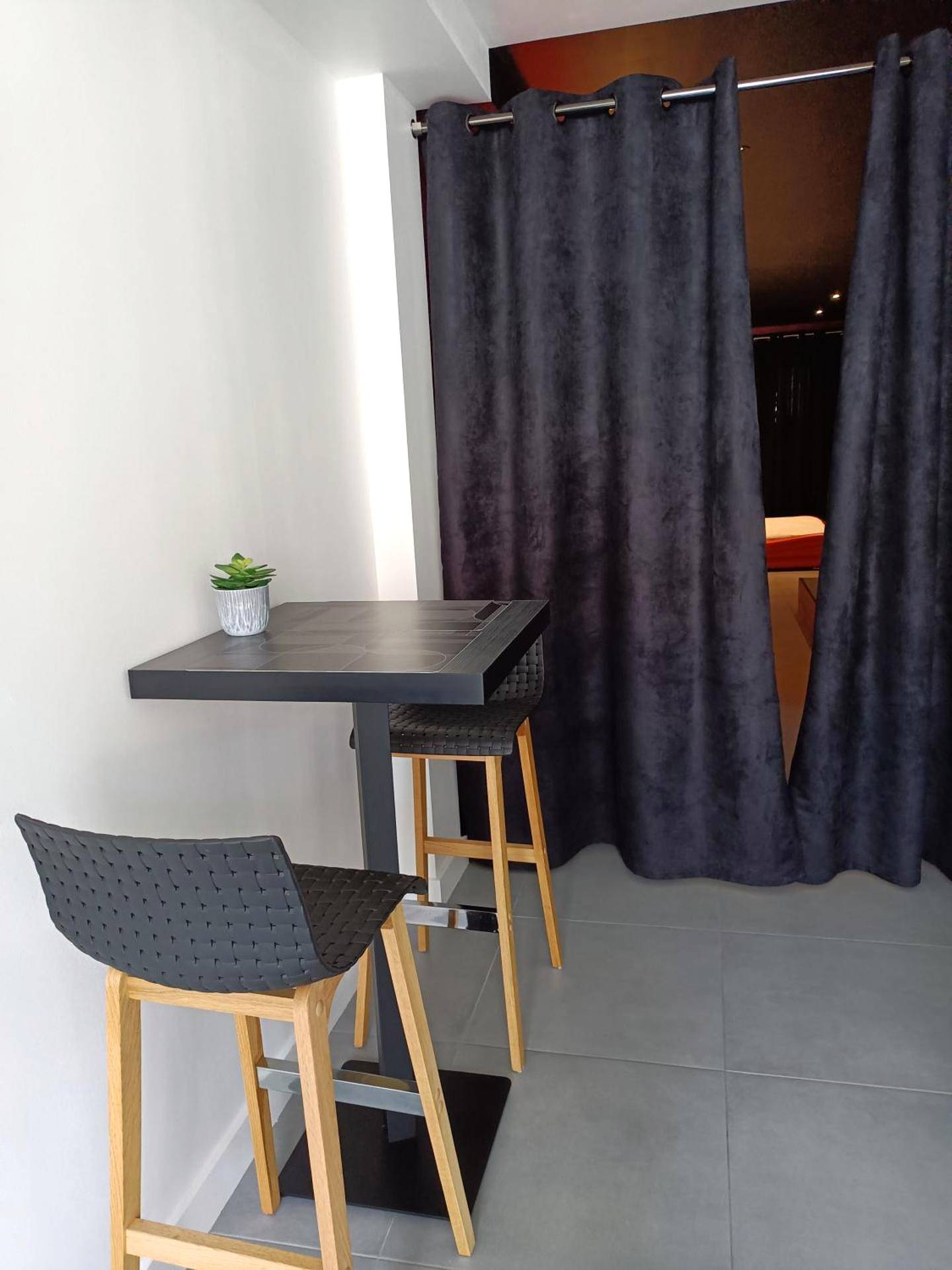 Photo du logement - Appartement balnéo et sauna privés The Red Room