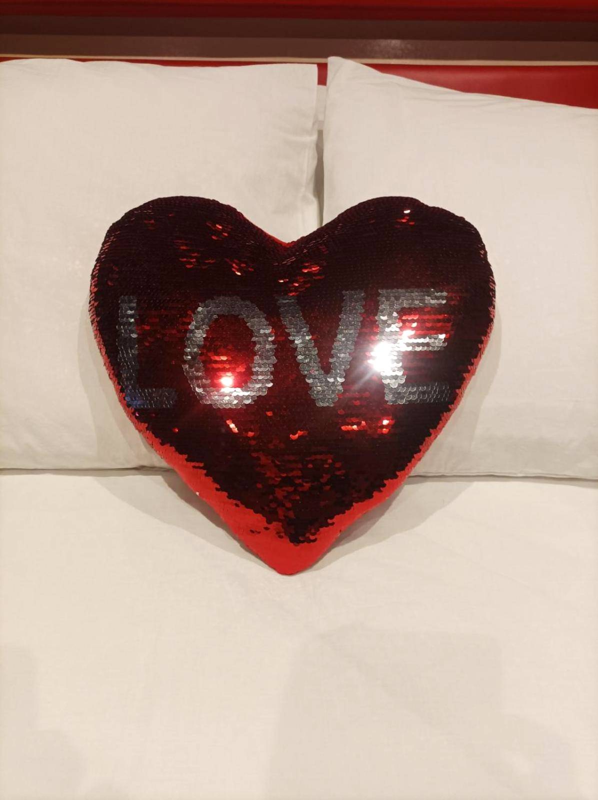 Photo du logement - Appartement balnéo et sauna privés The Red Room - Mauguio