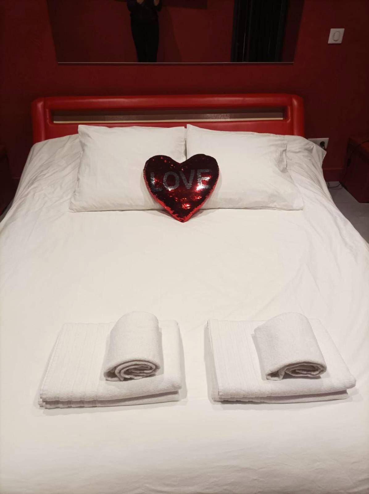 Photo du logement - Appartement balnéo et sauna privés The Red Room