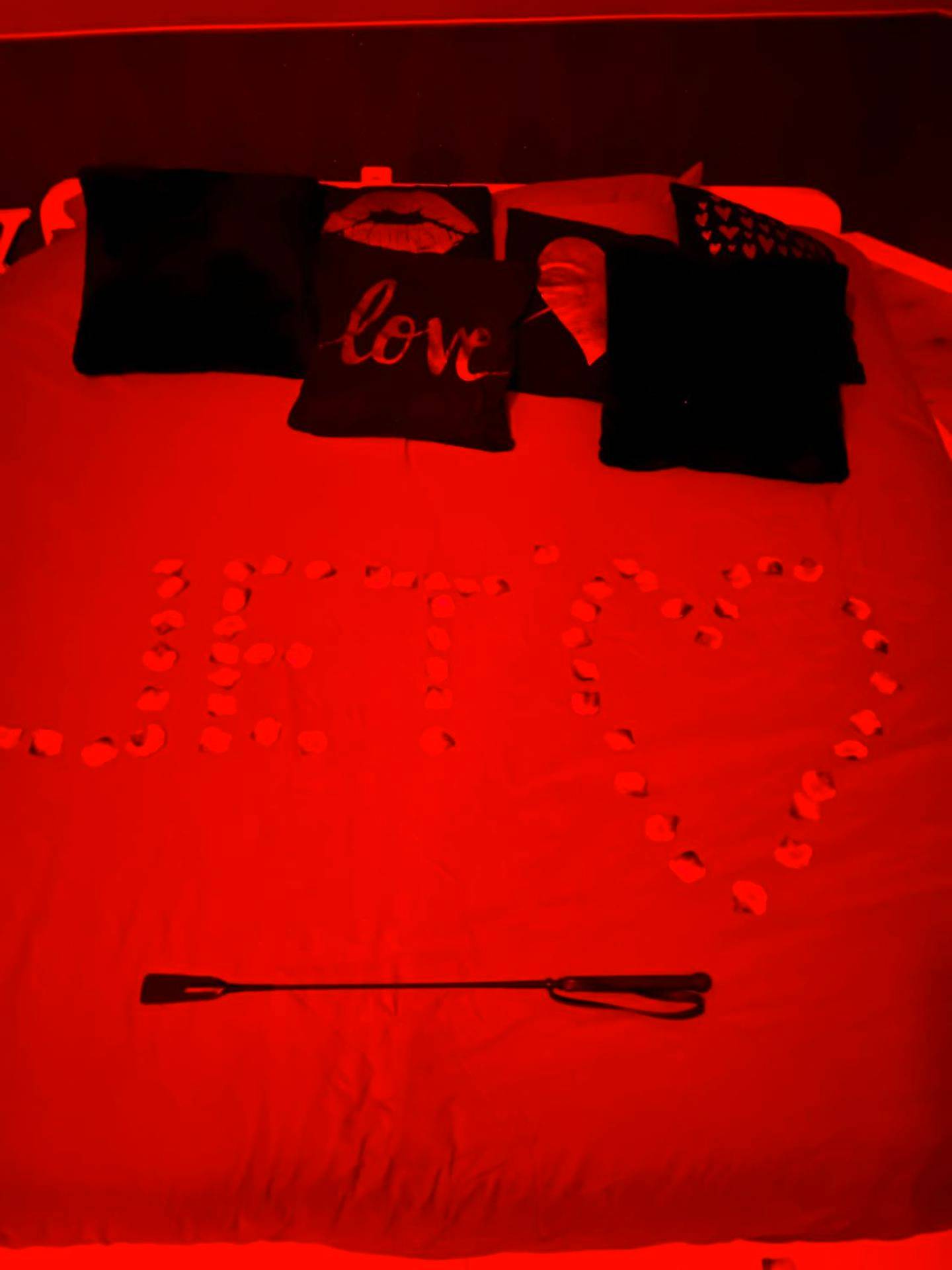 Photo du logement - Redroom Loveroom Chambre Spa privative Insolite Thème 50 nuances de grey - Trith - Saint - Léger