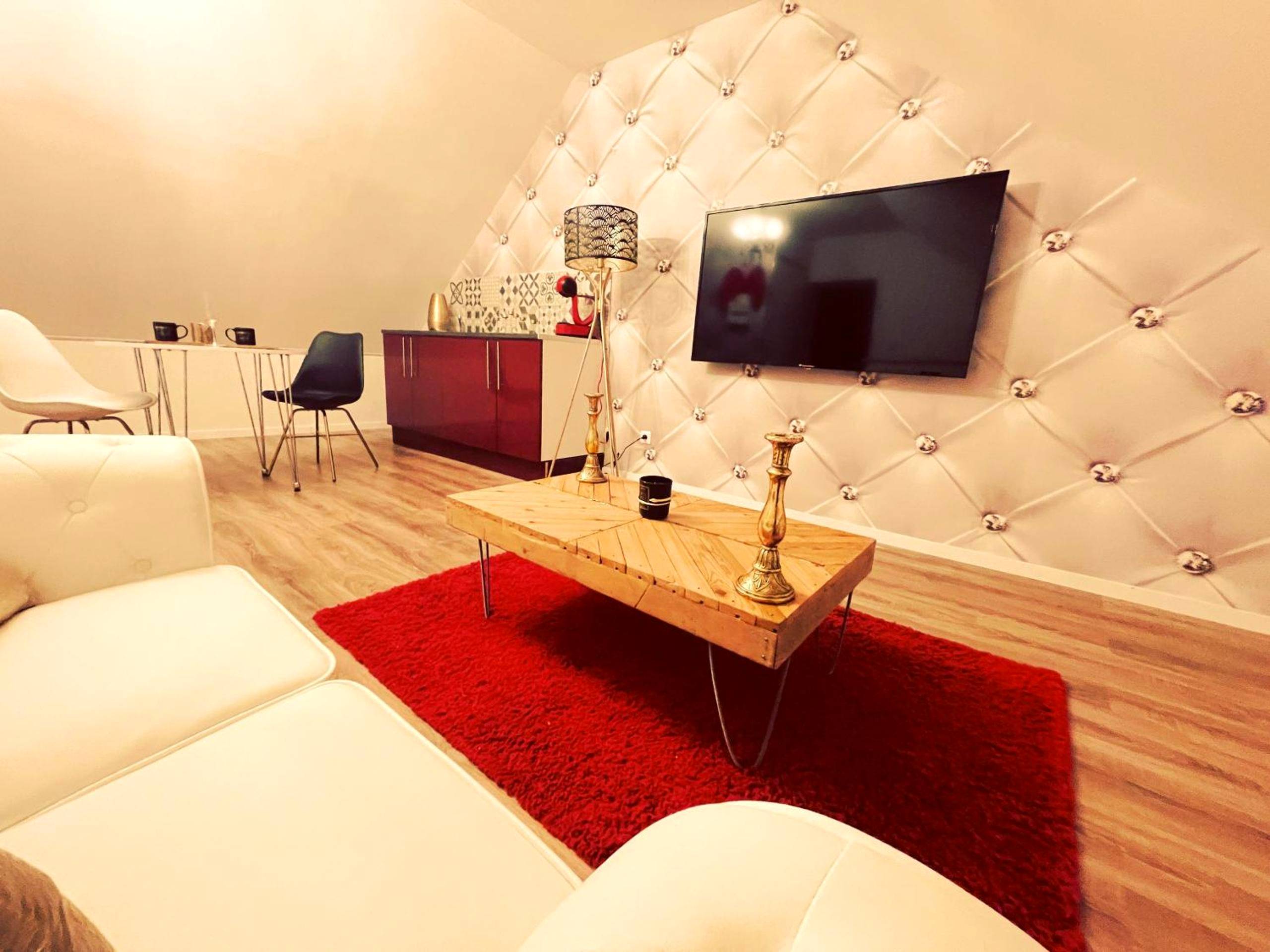 Photo du logement - Redroom Loveroom Chambre Spa privative Insolite Thème 50 nuances de grey