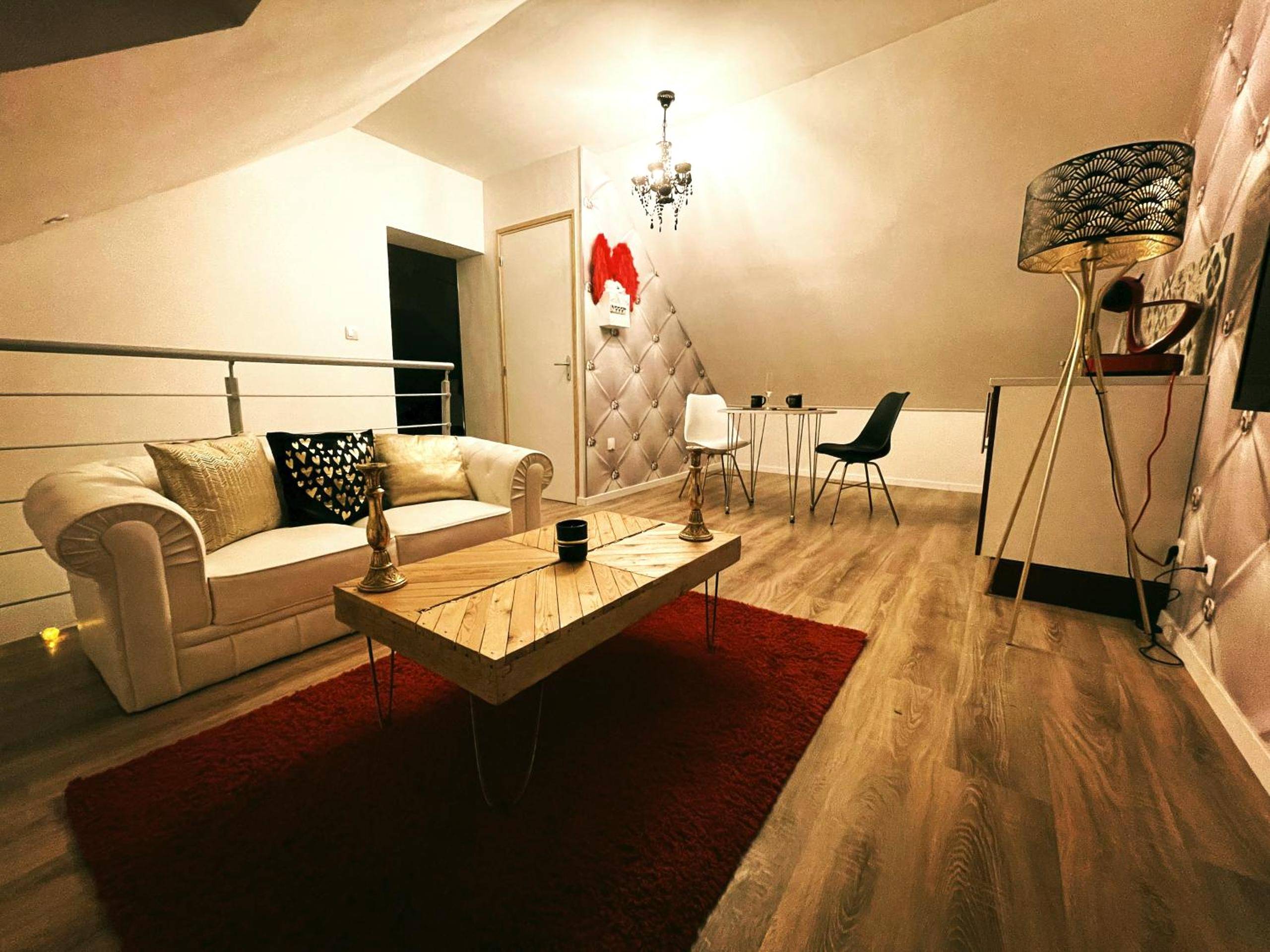 Photo du logement - Redroom Loveroom Chambre Spa privative Insolite Thème 50 nuances de grey