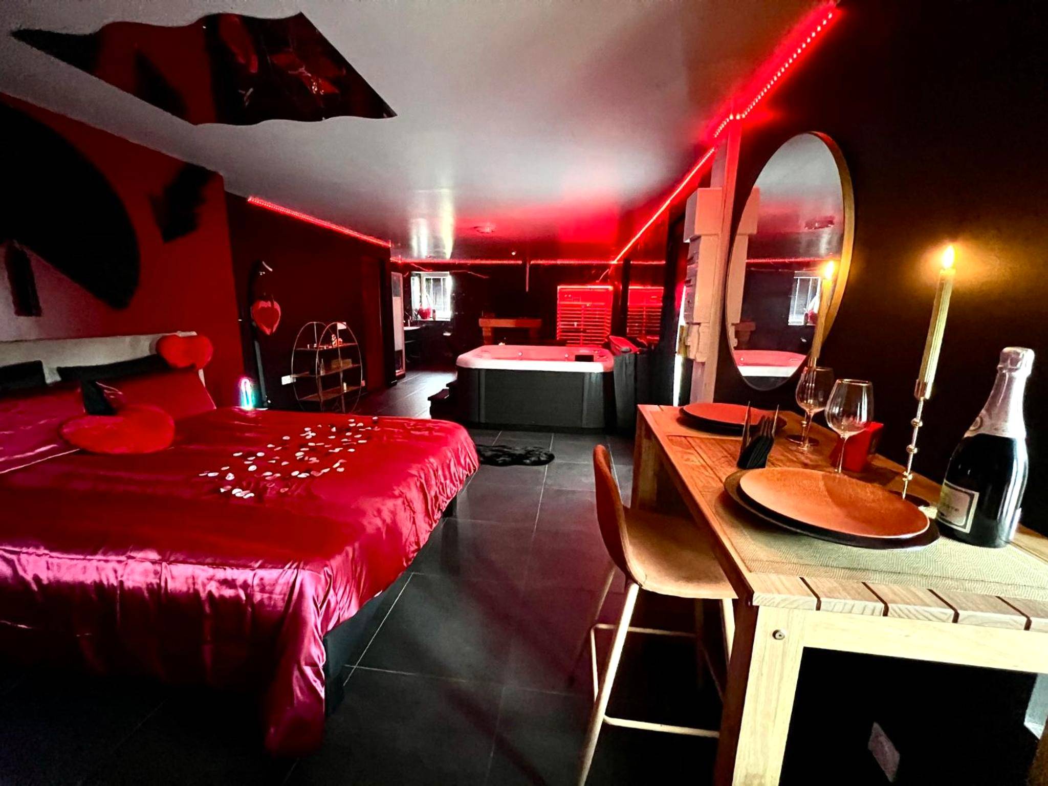 Vue du logement - Redroom, Spa, Sauna, cheminée, romantique pour 2