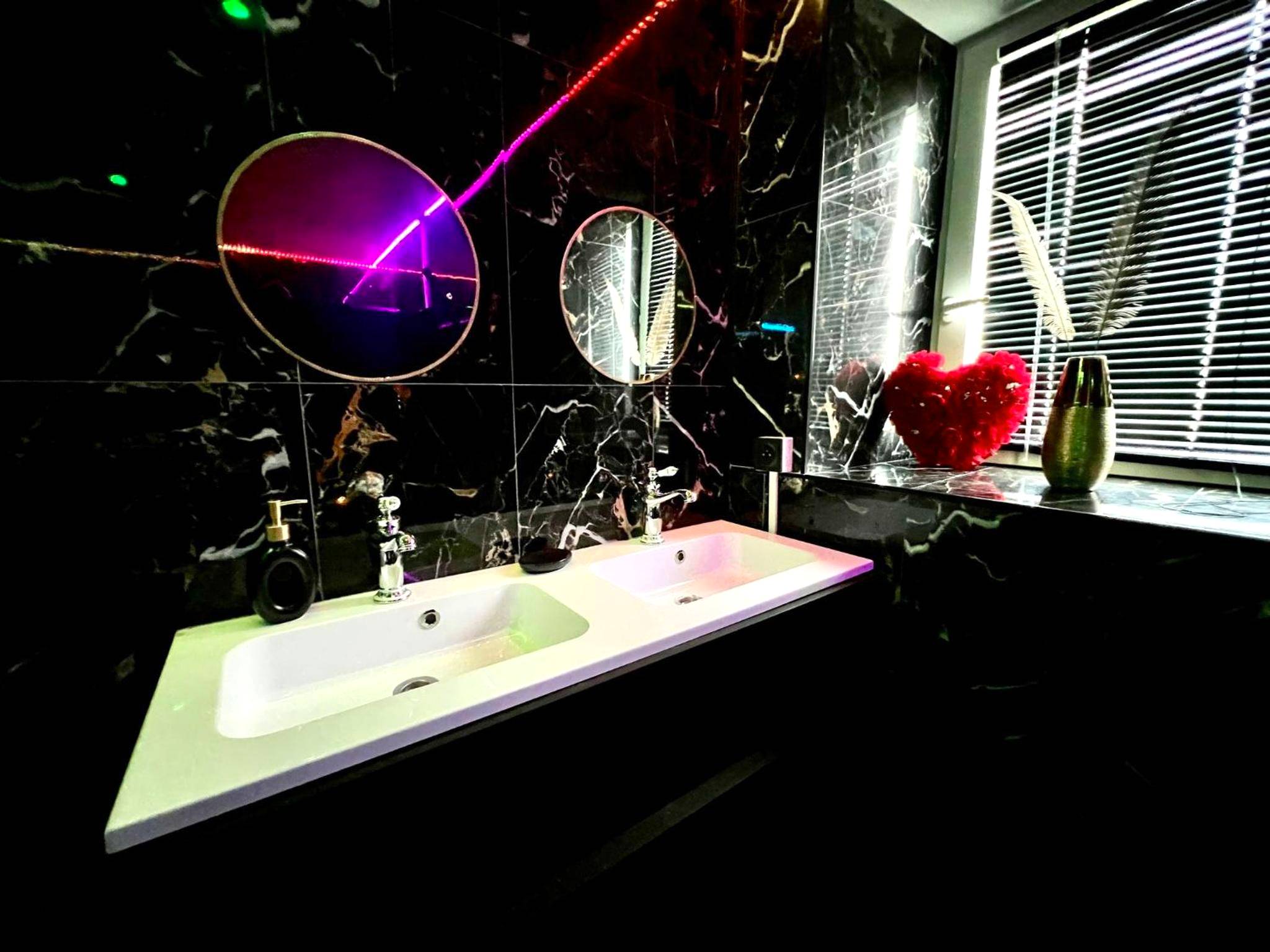 Photo du logement - Redroom, Spa, Sauna, cheminée, romantique pour 2 - Quimperlé