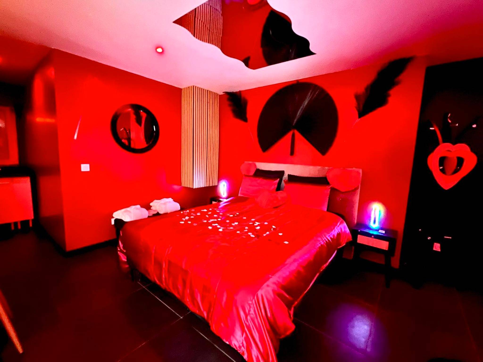 Photo du logement - Redroom, Spa, Sauna, cheminée, romantique pour 2 - Quimperlé