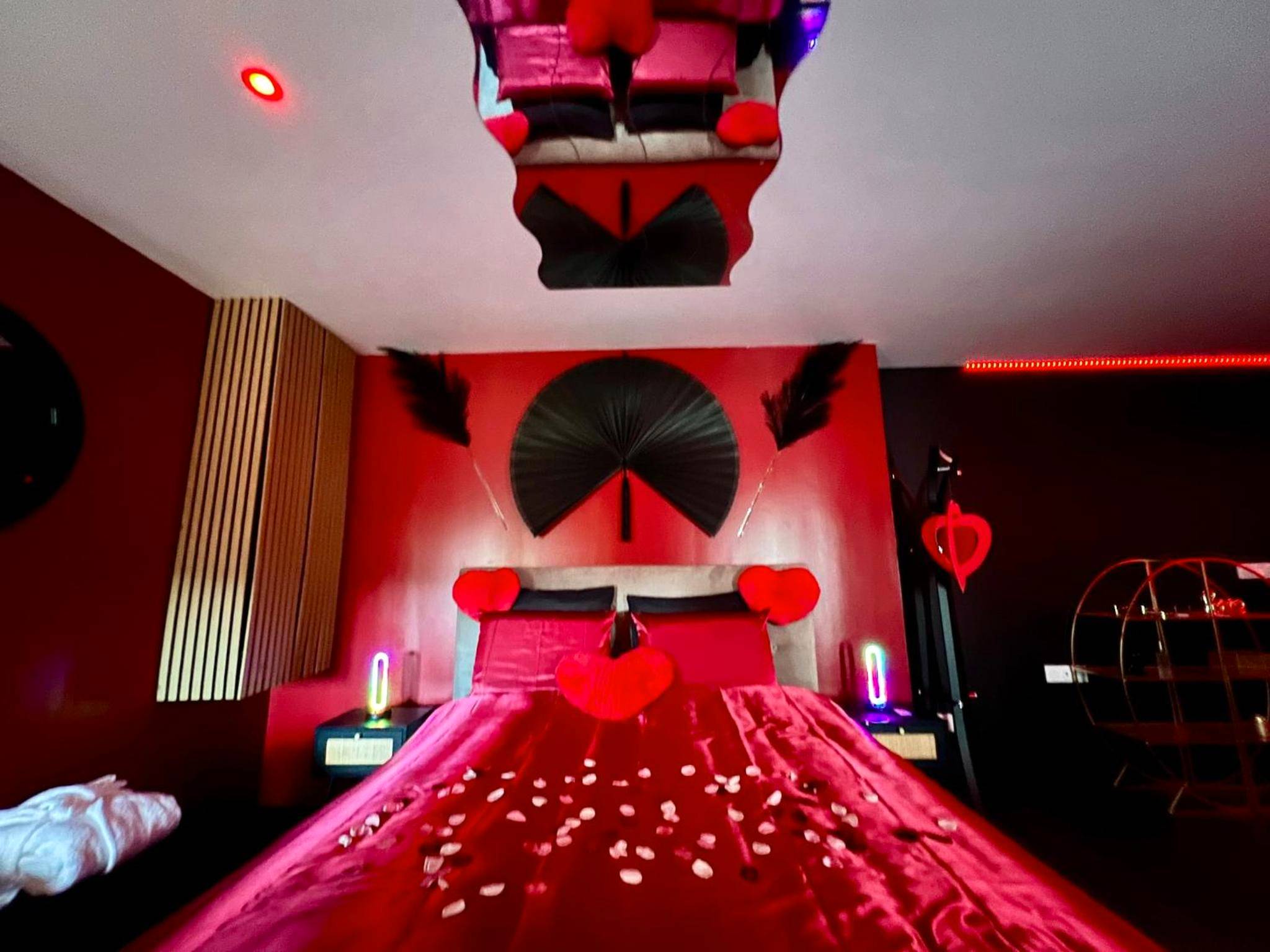 Photo du logement - Redroom, Spa, Sauna, cheminée, romantique pour 2 - Quimperlé