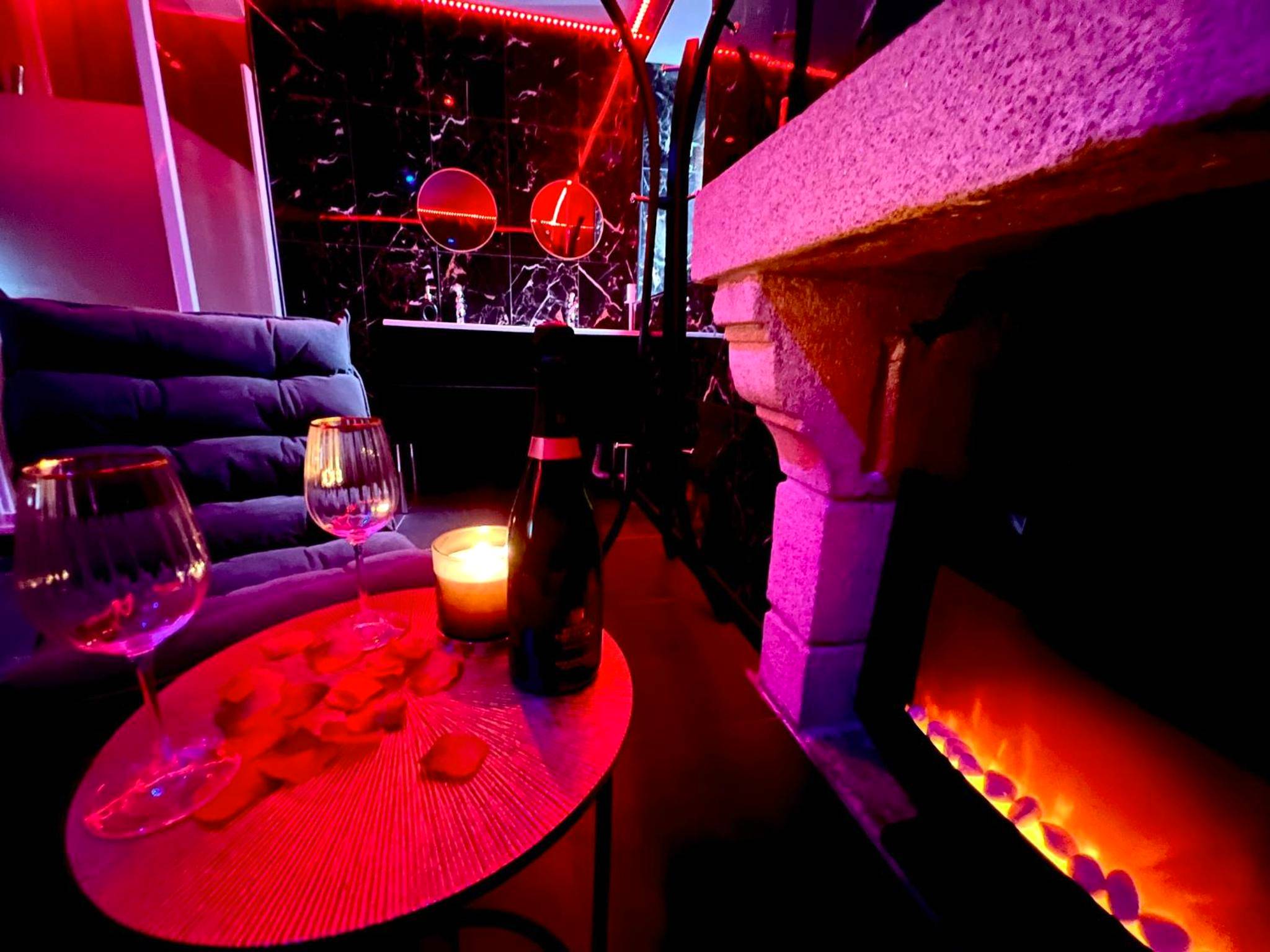 Vue du logement - Redroom, Spa, Sauna, cheminée, romantique pour 2