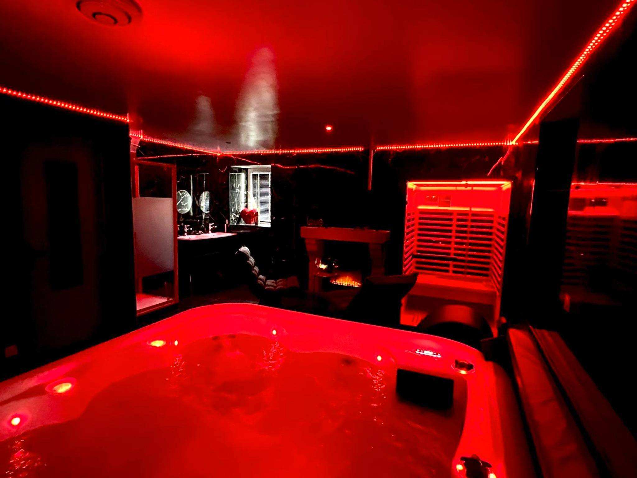 Photo du logement - Redroom, Spa, Sauna, cheminée, romantique pour 2