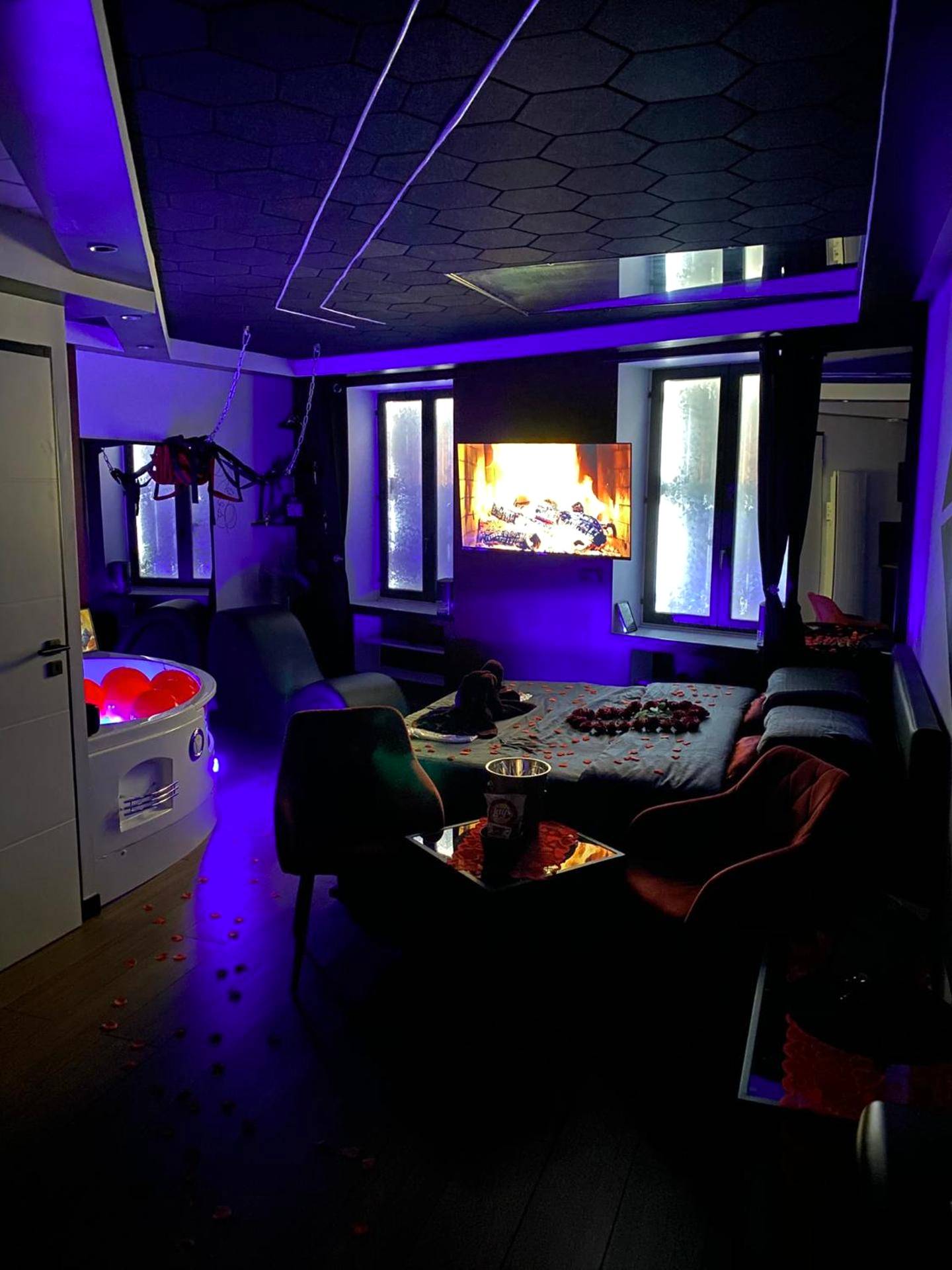 Vue principale - Love Room Voiron - Redroom Spa privatif & nuit romantique à deux
