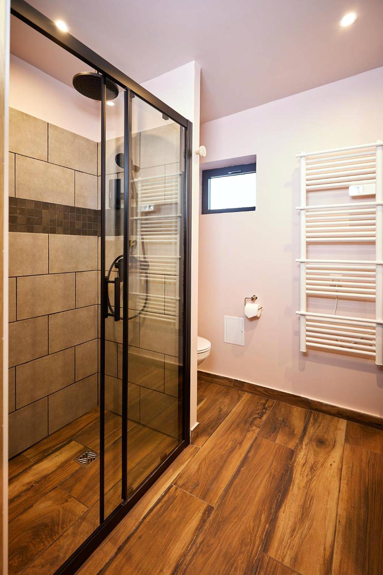 Douche à l'italienne et sèche - serviettes - LE REFUGE - Le Domaine Wambrechies