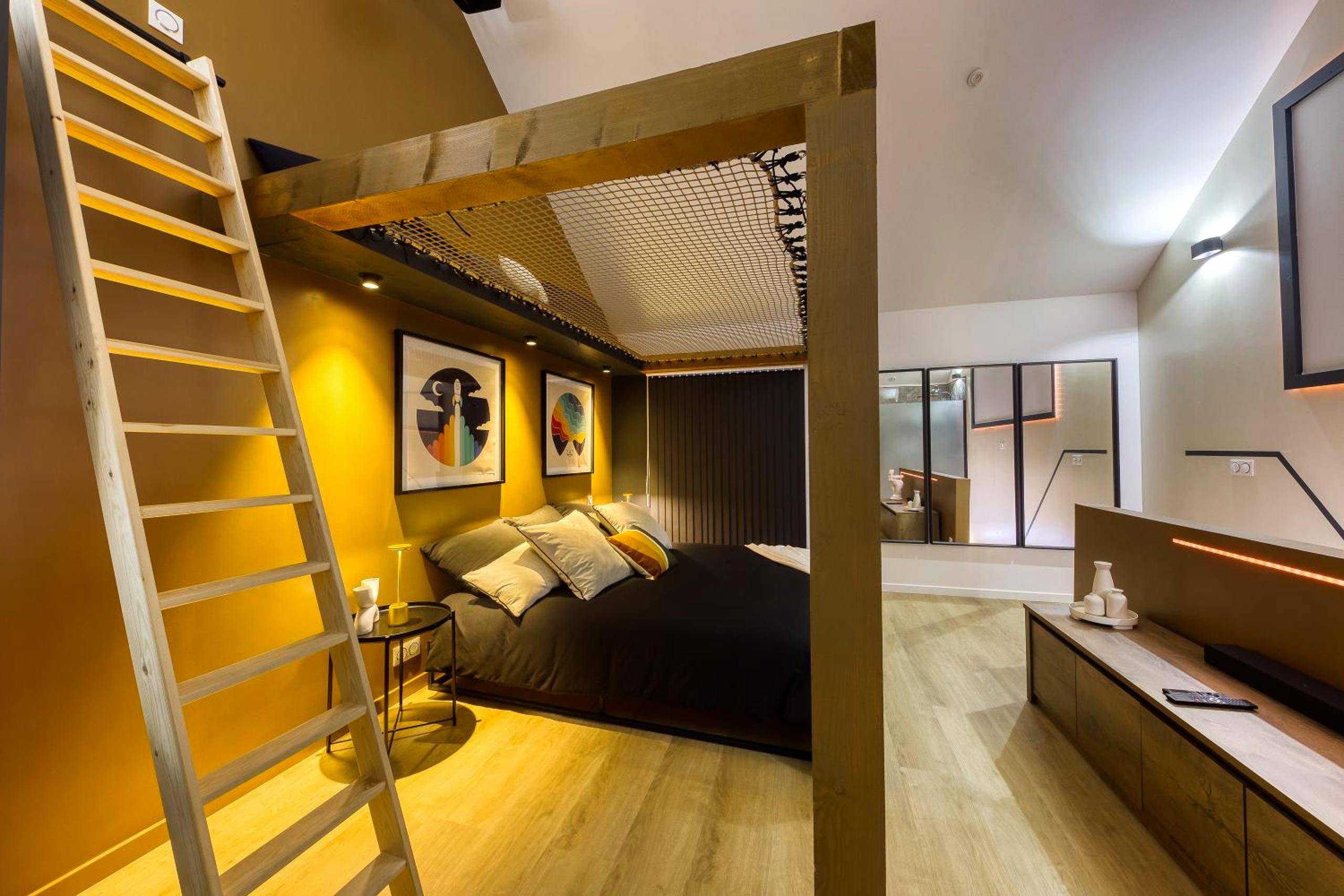 Chambre avec échelle et filet de détente - Relax House & SPA - DISNEY