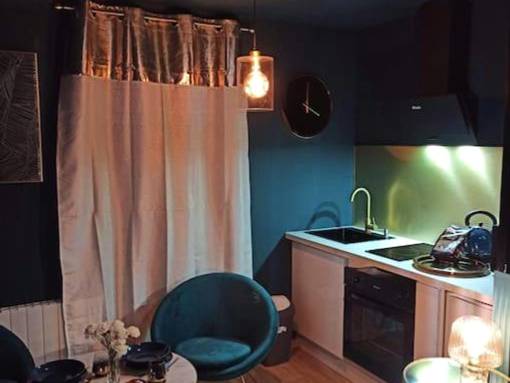 Kitchenette équipée et table de repas - Rêve d'or 2