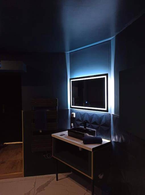 Meuble vasque avec miroir LED rétroéclairé - Rêve d'or 2